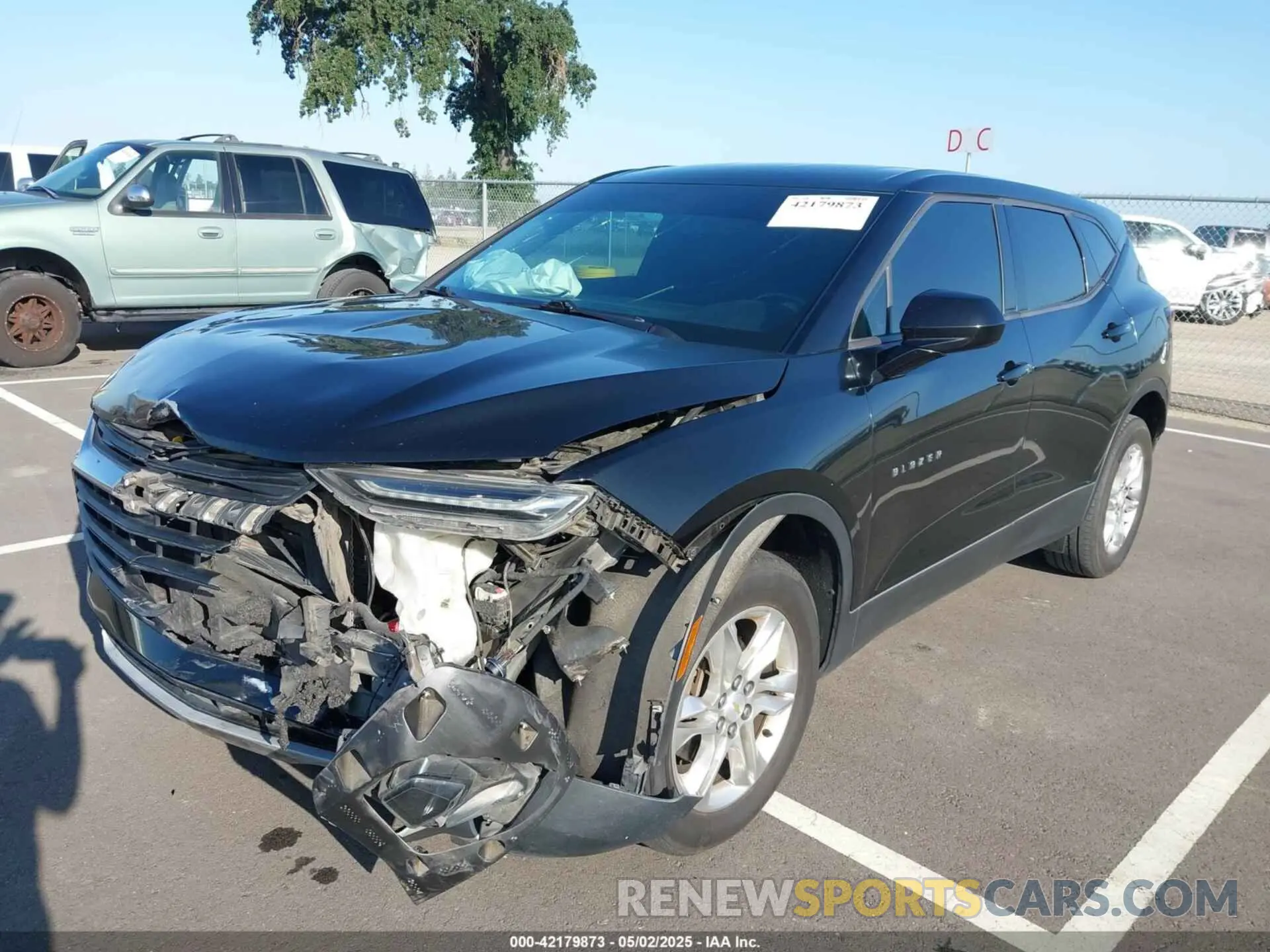 2 Фотография поврежденного автомобиля 3GNKBBRA2LS695256 CHEVROLET BLAZER 2020