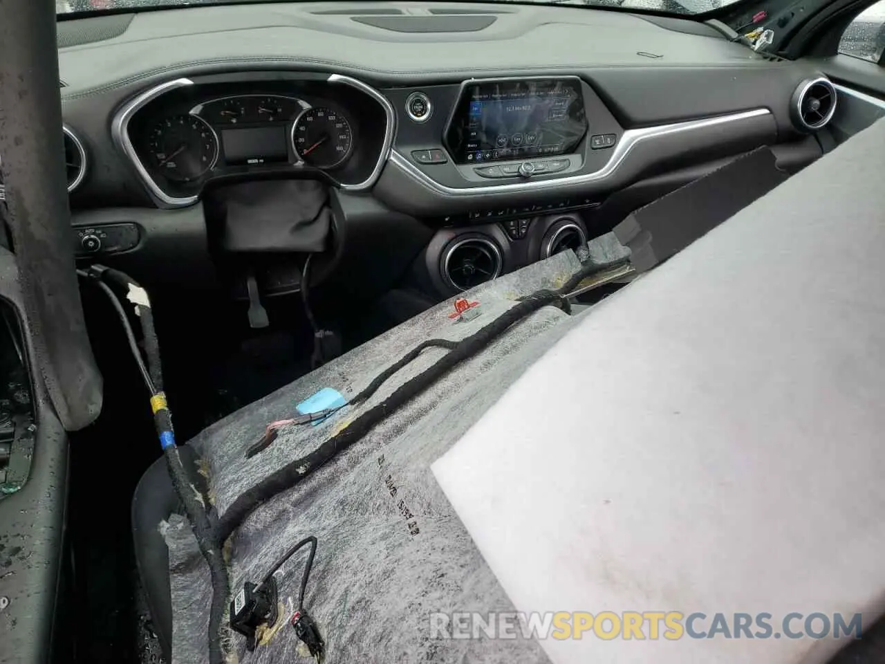 8 Photograph of a damaged car 3GNKBBRA3LS663819 CHEVROLET BLAZER 2020