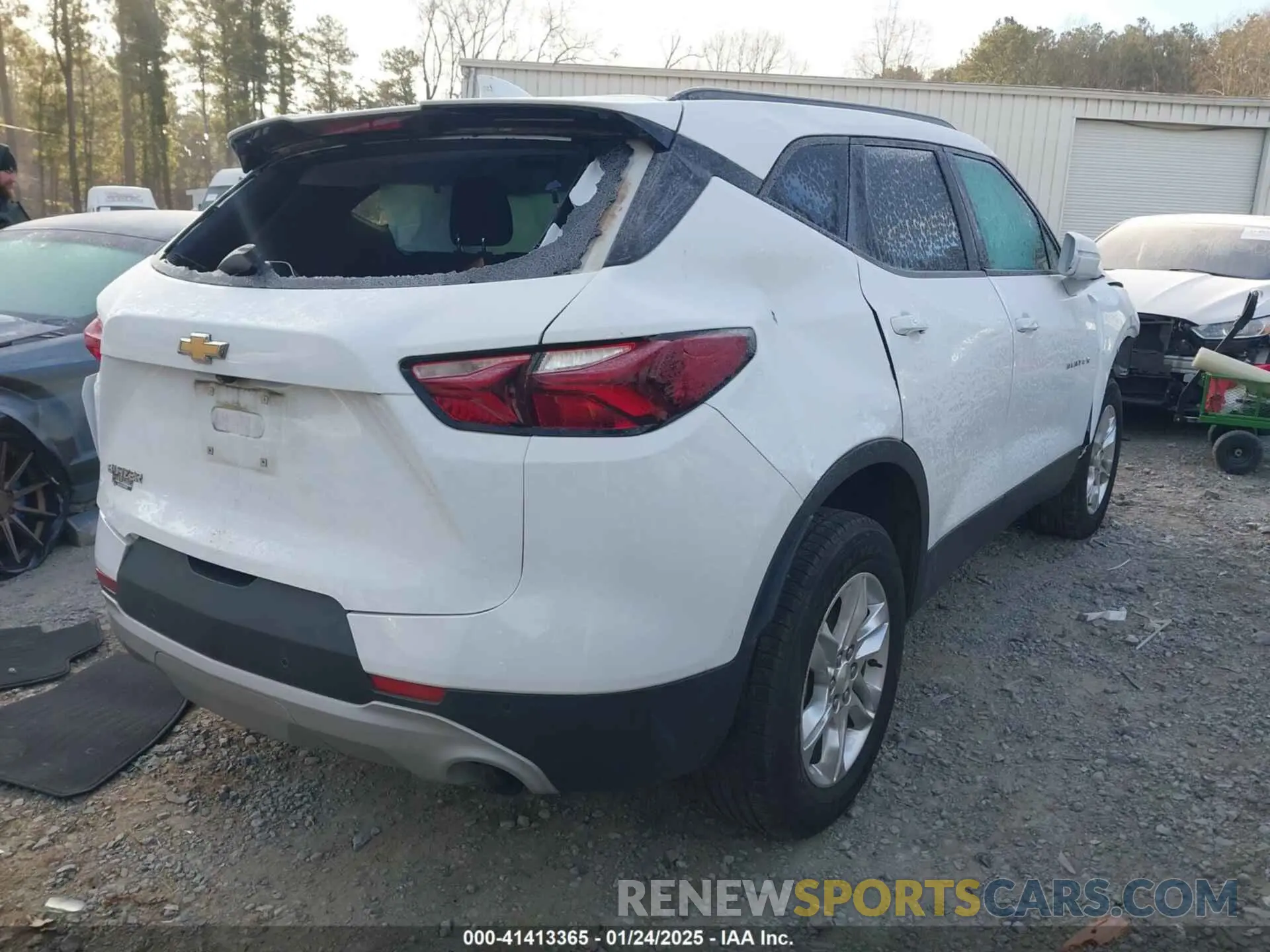 4 Photograph of a damaged car 3GNKBBRA4LS589567 CHEVROLET BLAZER 2020