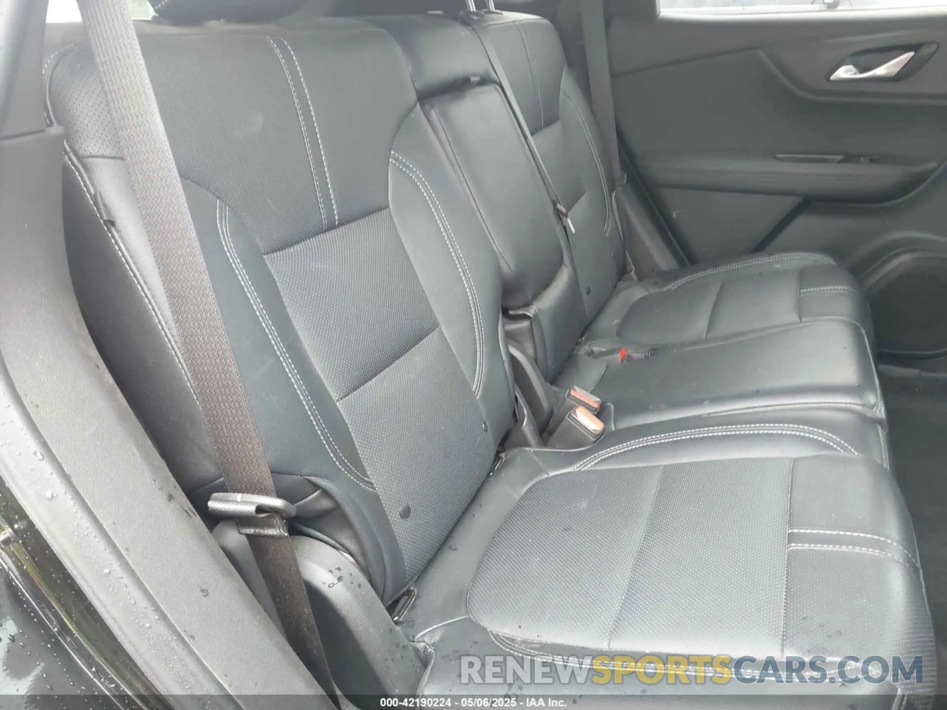 8 Photograph of a damaged car 3GNKBBRA4LS594607 CHEVROLET BLAZER 2020