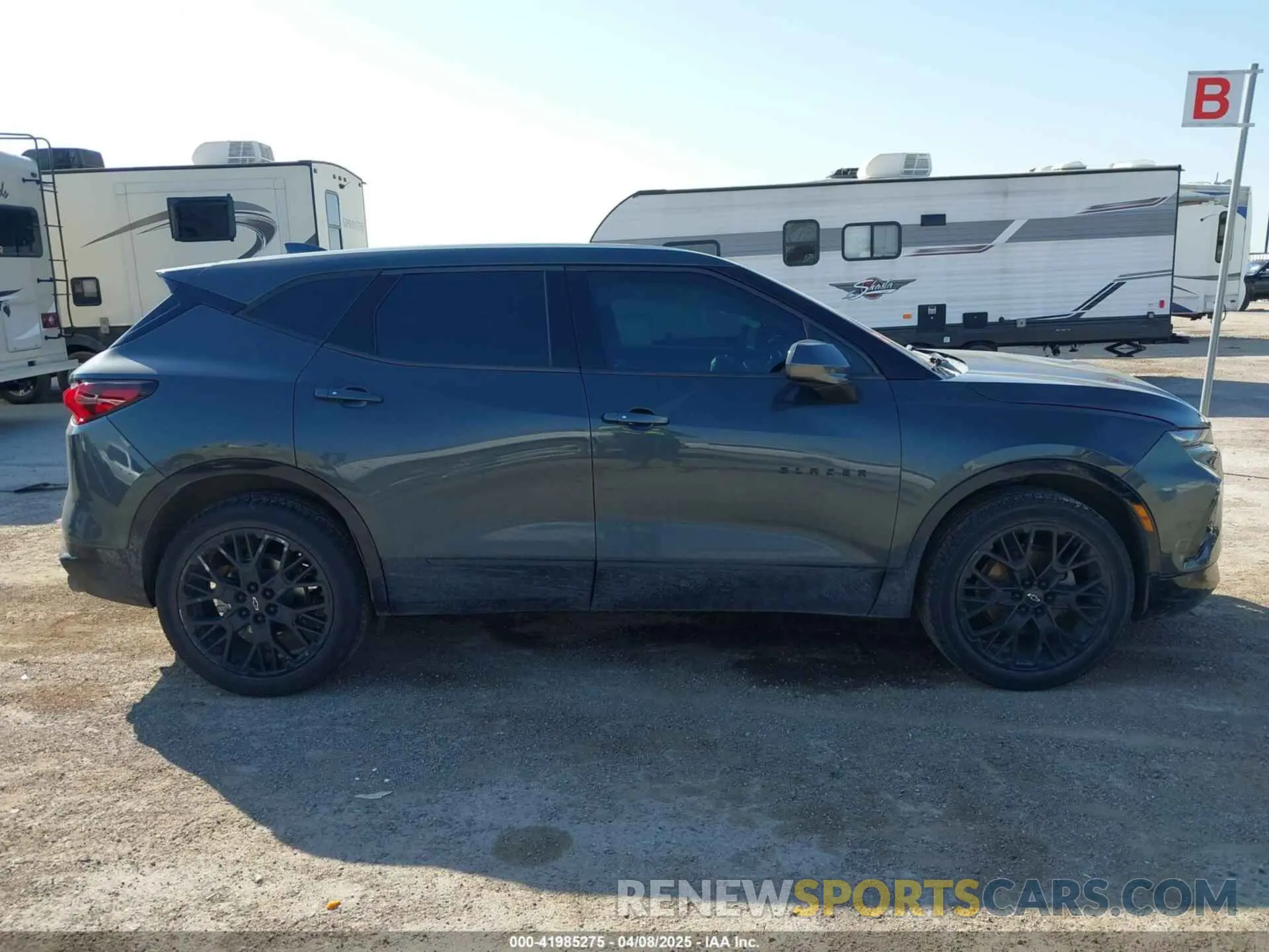 13 Photograph of a damaged car 3GNKBBRA4LS613043 CHEVROLET BLAZER 2020