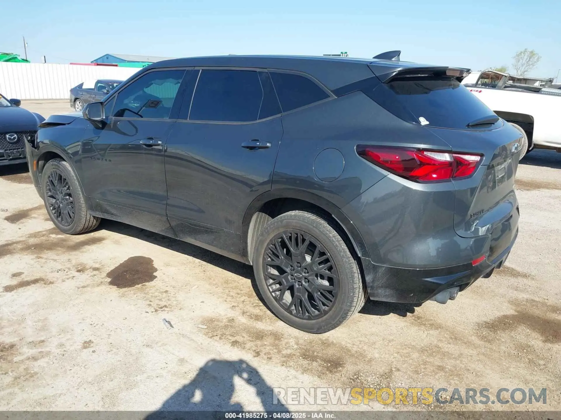 3 Photograph of a damaged car 3GNKBBRA4LS613043 CHEVROLET BLAZER 2020
