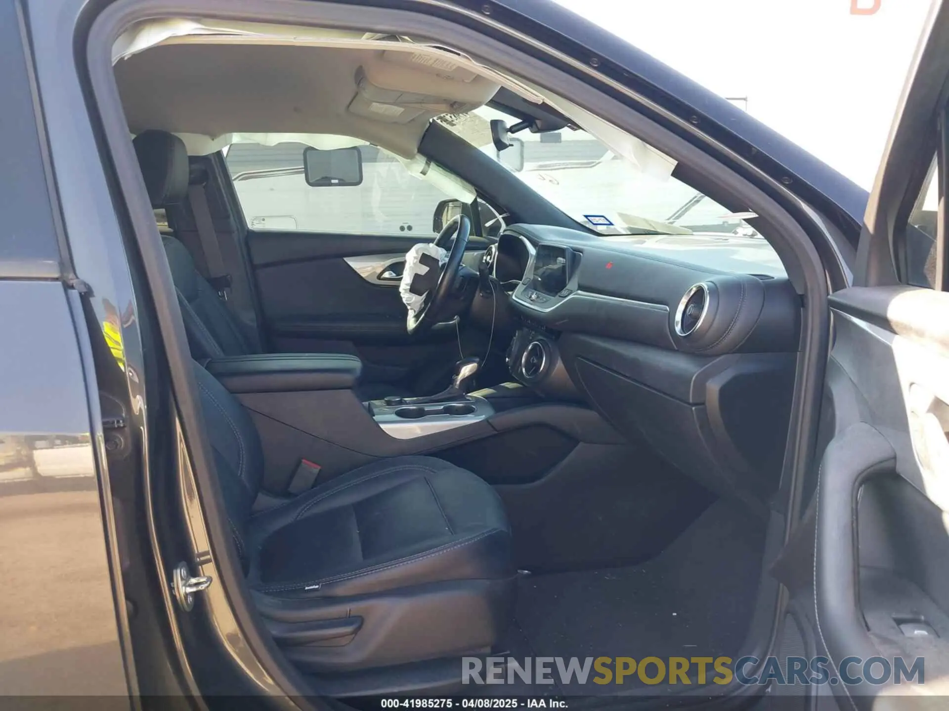 5 Photograph of a damaged car 3GNKBBRA4LS613043 CHEVROLET BLAZER 2020