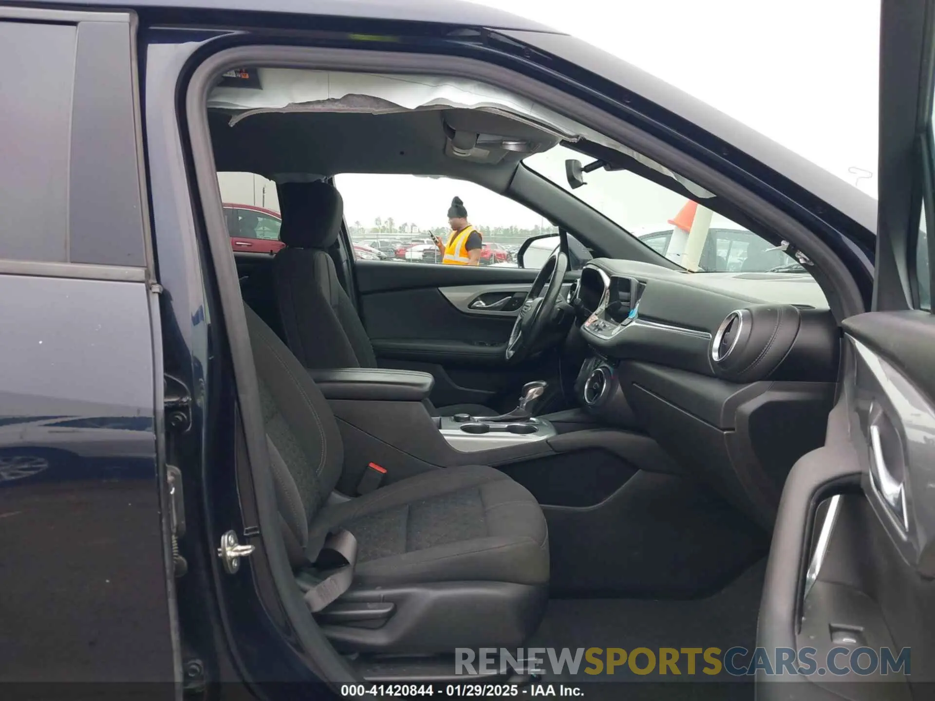 5 Photograph of a damaged car 3GNKBBRA5LS702913 CHEVROLET BLAZER 2020