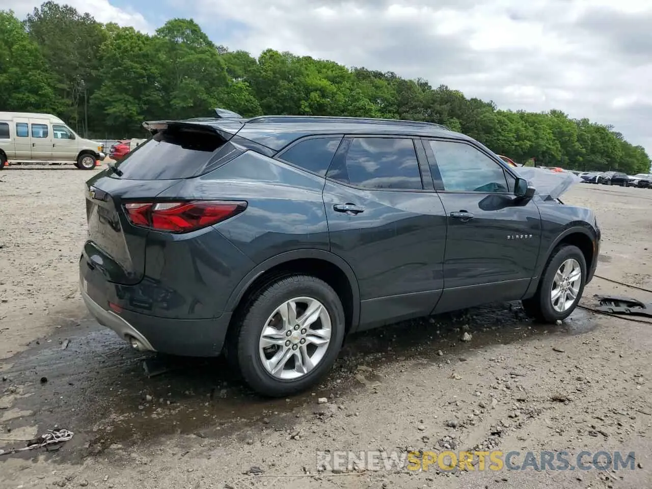 3 Photograph of a damaged car 3GNKBBRA6LS589568 CHEVROLET BLAZER 2020