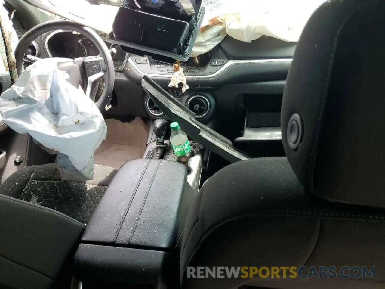 8 Photograph of a damaged car 3GNKBBRA6LS589568 CHEVROLET BLAZER 2020