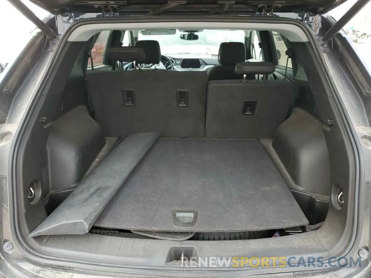 6 Photograph of a damaged car 3GNKBBRA8LS559679 CHEVROLET BLAZER 2020