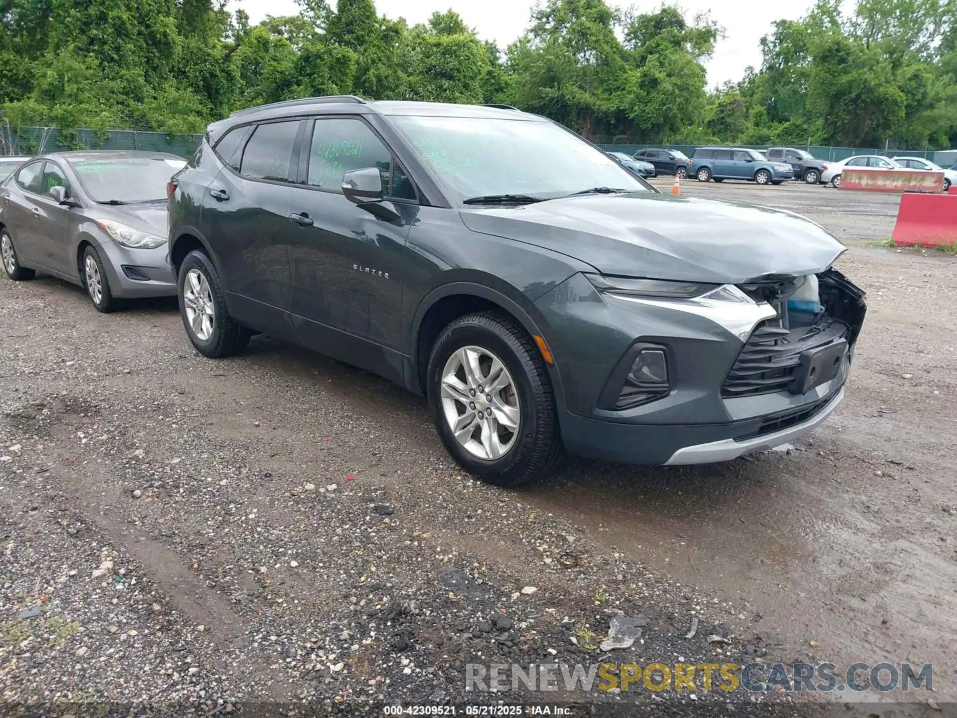 1 Photograph of a damaged car 3GNKBBRA8LS572366 CHEVROLET BLAZER 2020
