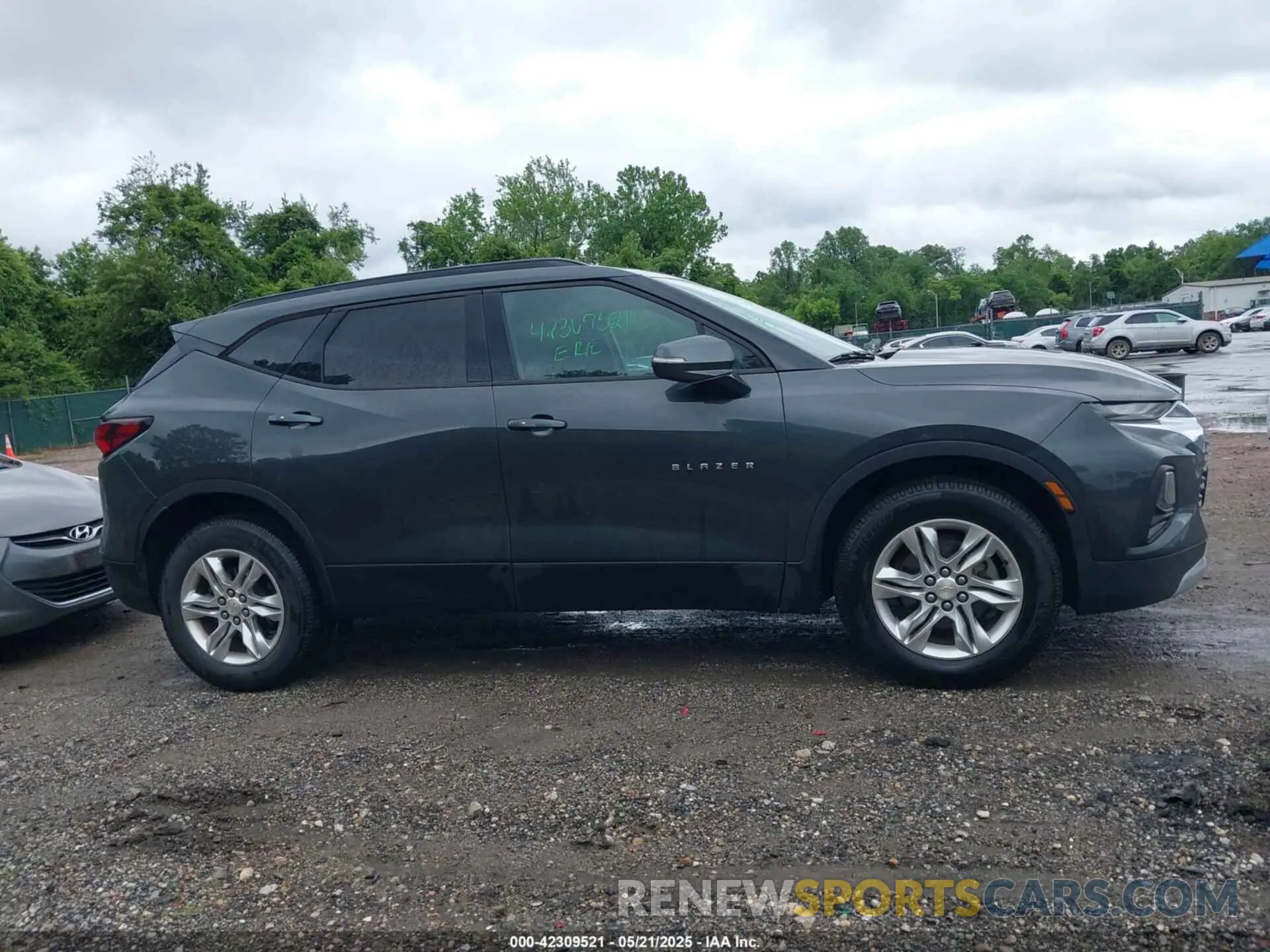 13 Photograph of a damaged car 3GNKBBRA8LS572366 CHEVROLET BLAZER 2020
