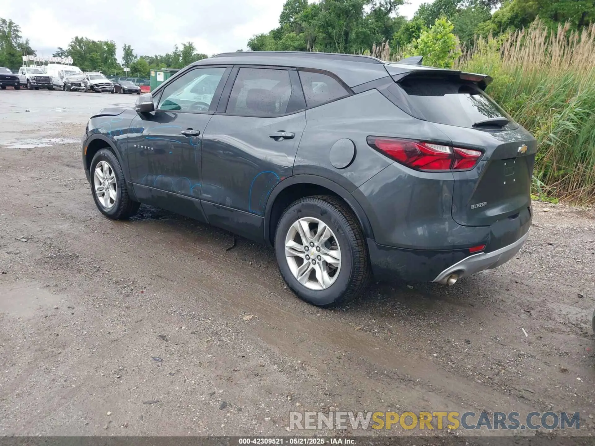 3 Photograph of a damaged car 3GNKBBRA8LS572366 CHEVROLET BLAZER 2020