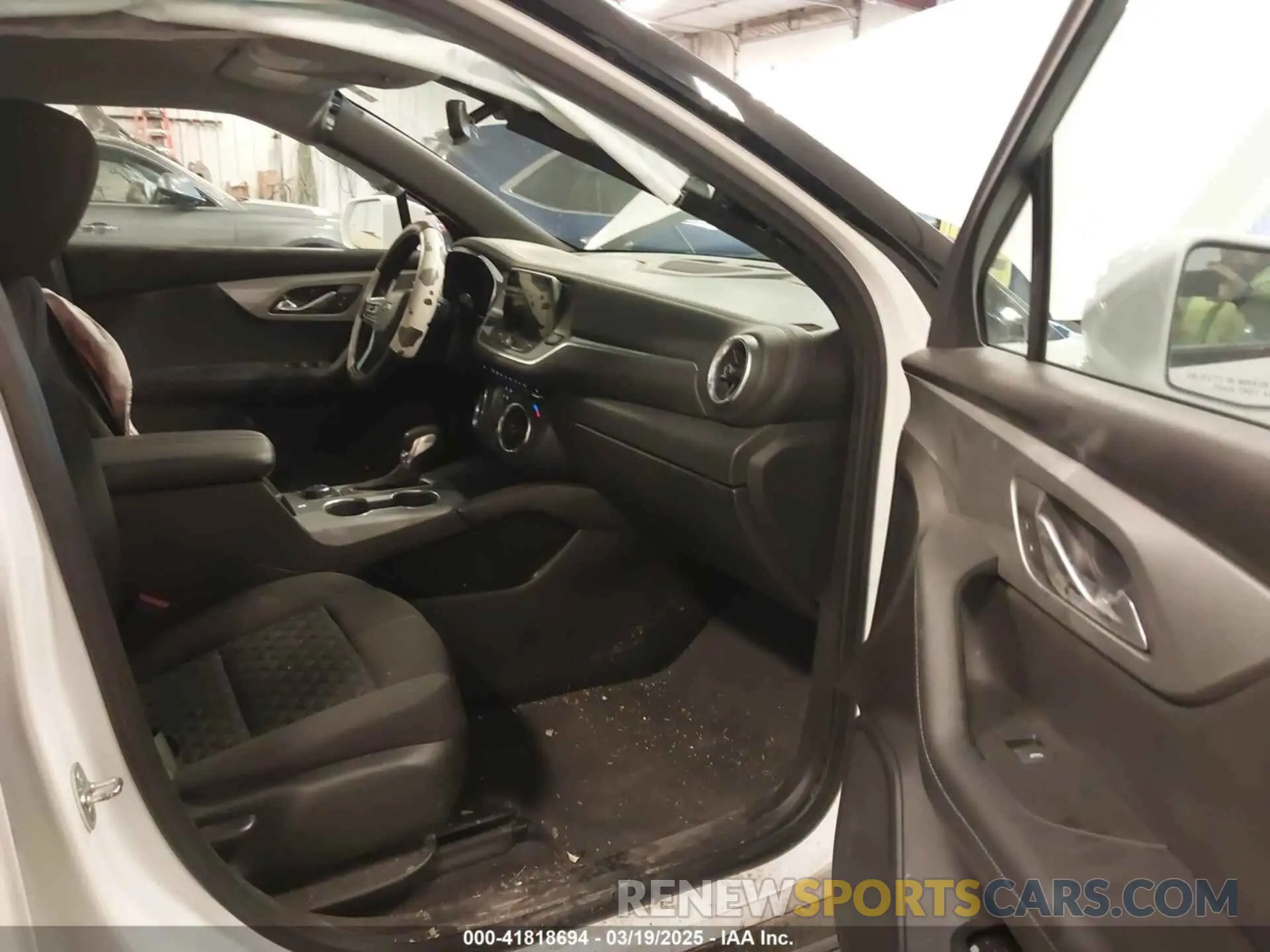 5 Photograph of a damaged car 3GNKBBRA8LS667591 CHEVROLET BLAZER 2020
