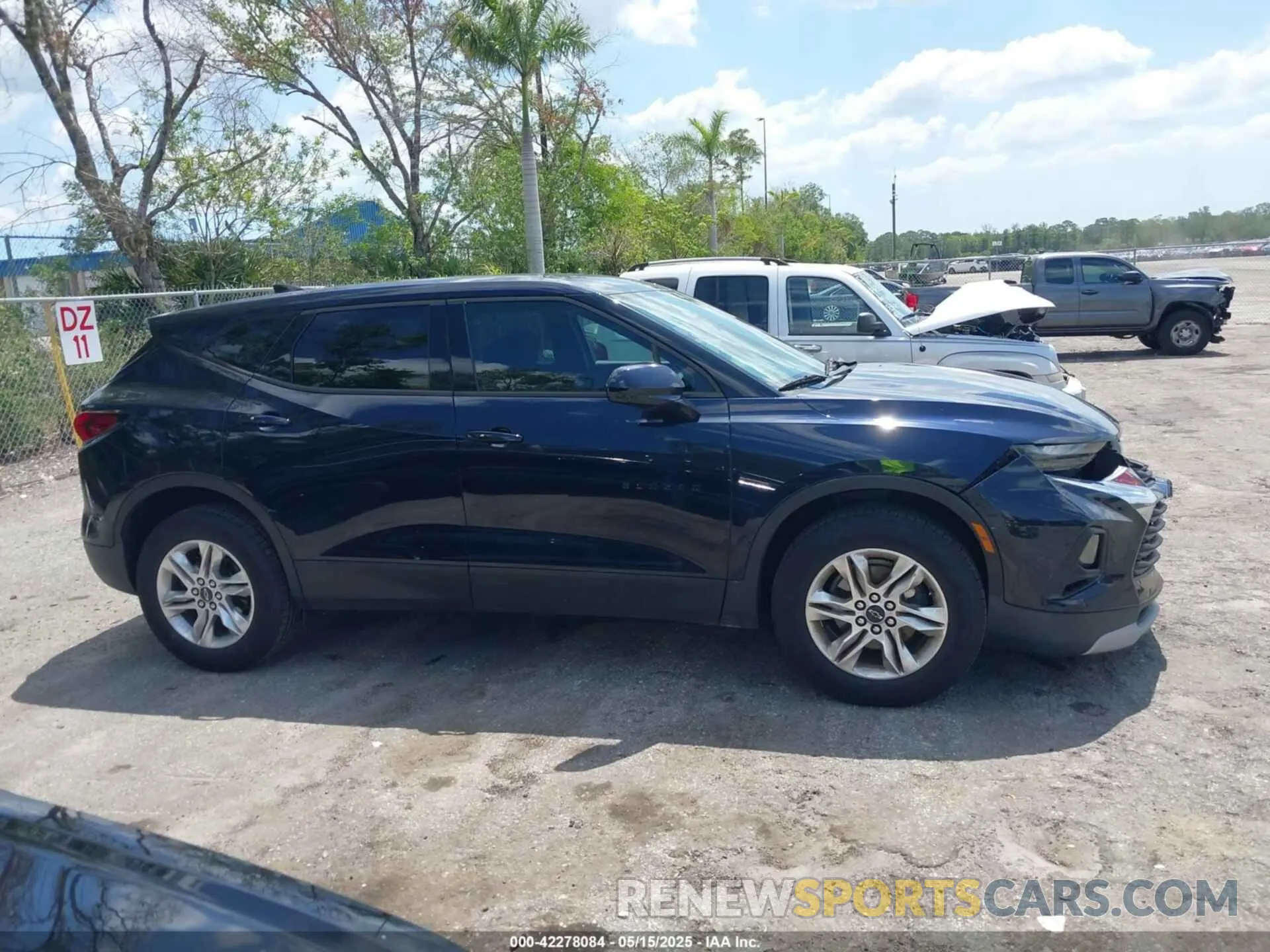 13 Photograph of a damaged car 3GNKBBRA9LS648290 CHEVROLET BLAZER 2020