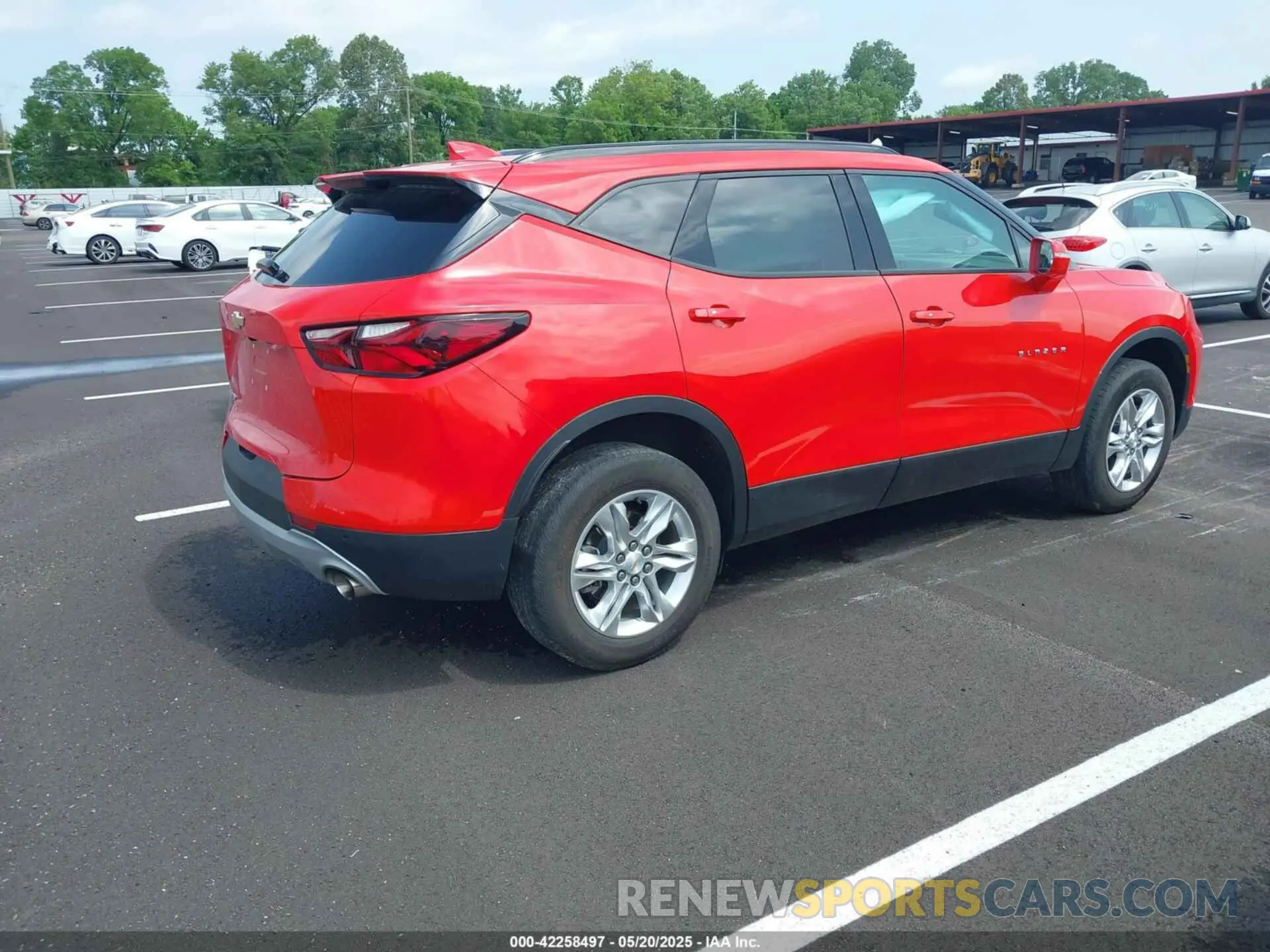 4 Photograph of a damaged car 3GNKBCR40LS692937 CHEVROLET BLAZER 2020