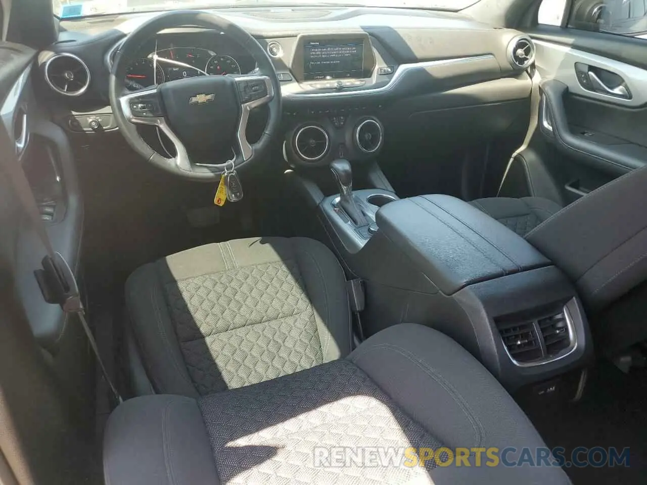 8 Photograph of a damaged car 3GNKBCR44LS690494 CHEVROLET BLAZER 2020