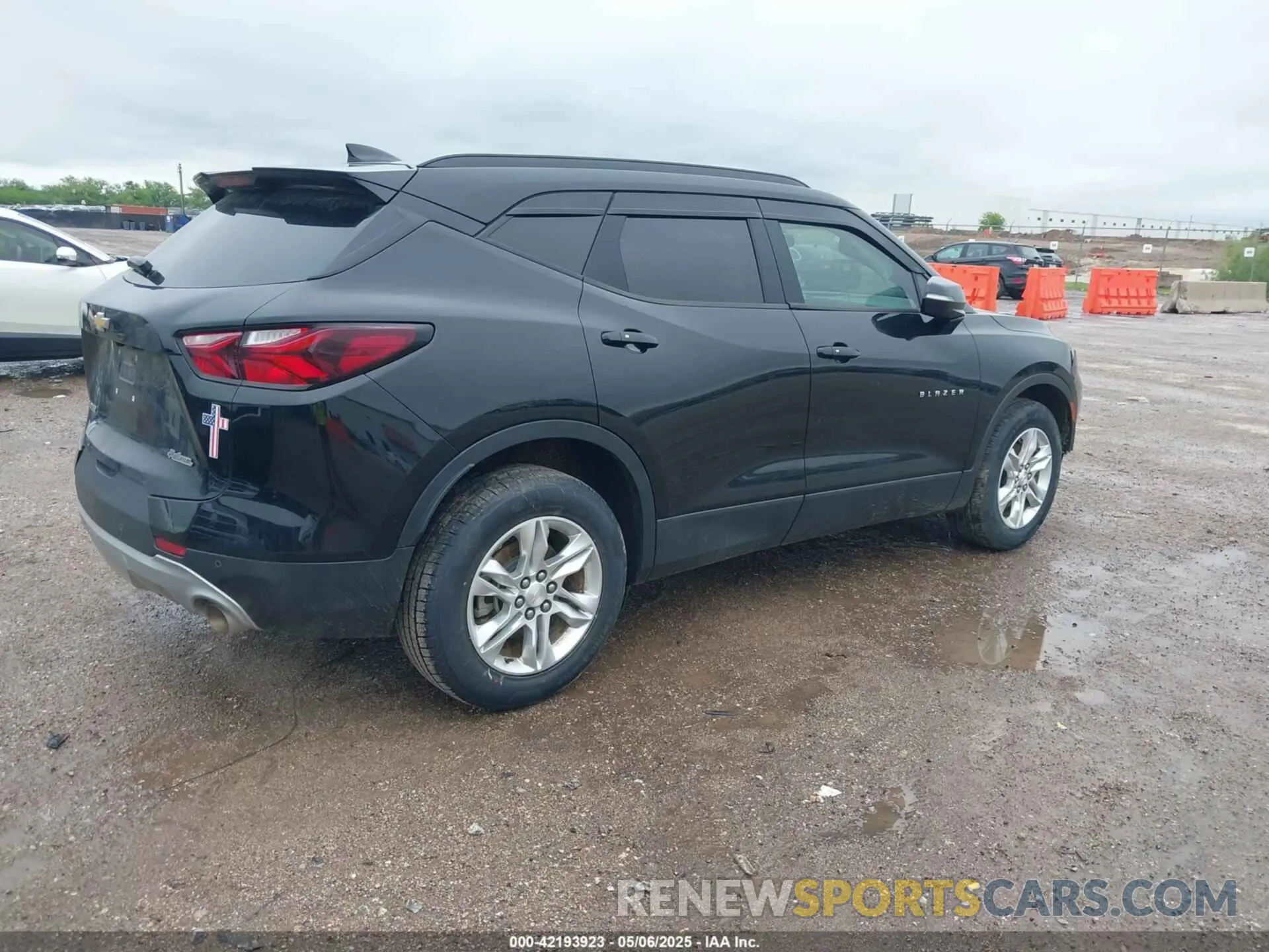 4 Photograph of a damaged car 3GNKBCRS0LS616603 CHEVROLET BLAZER 2020