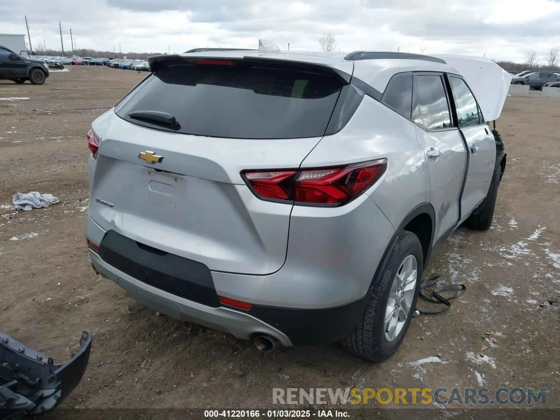4 Фотография поврежденного автомобиля 3GNKBCRS1LS637802 CHEVROLET BLAZER 2020