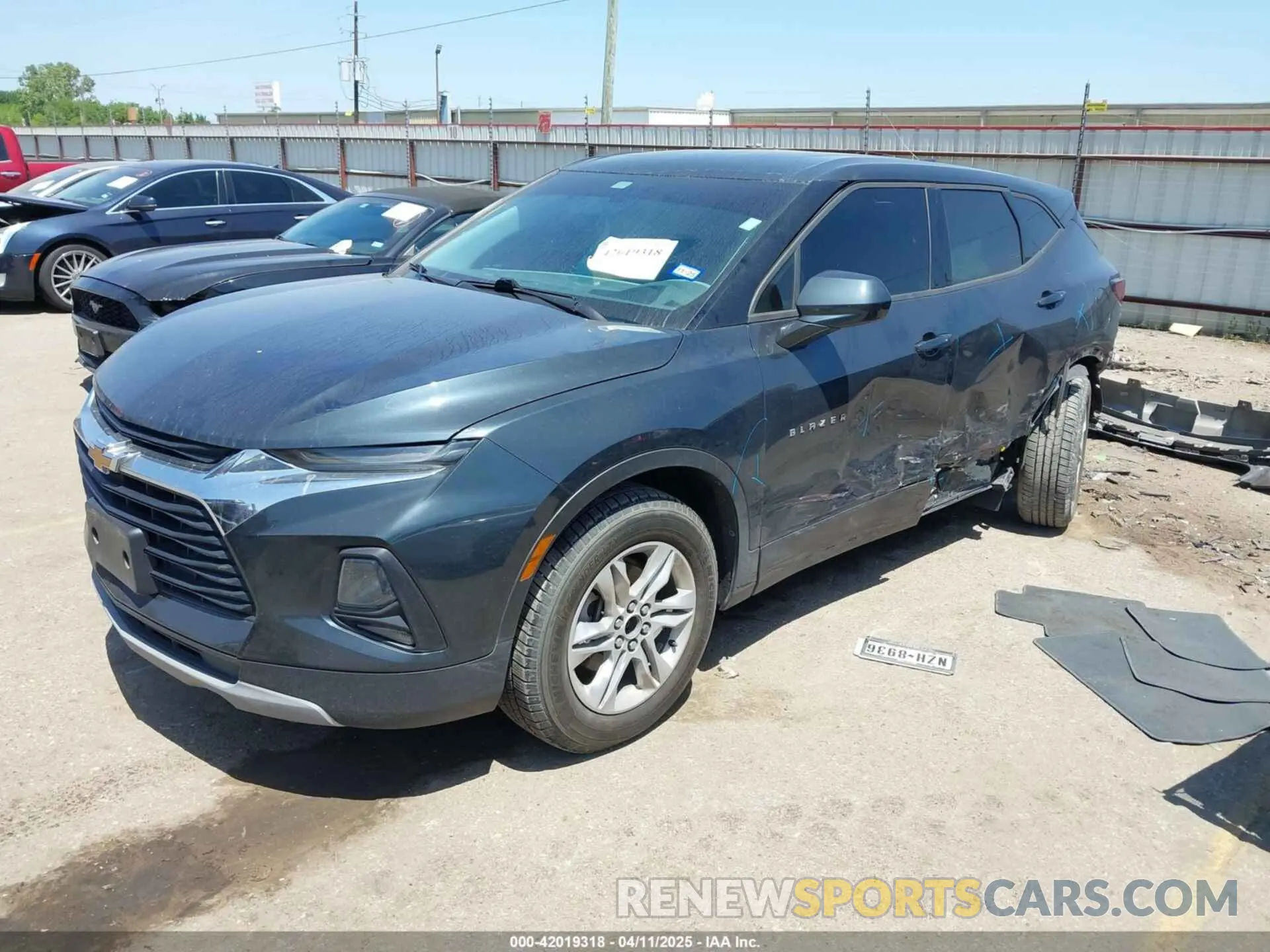 2 Фотография поврежденного автомобиля 3GNKBCRS3LS532906 CHEVROLET BLAZER 2020