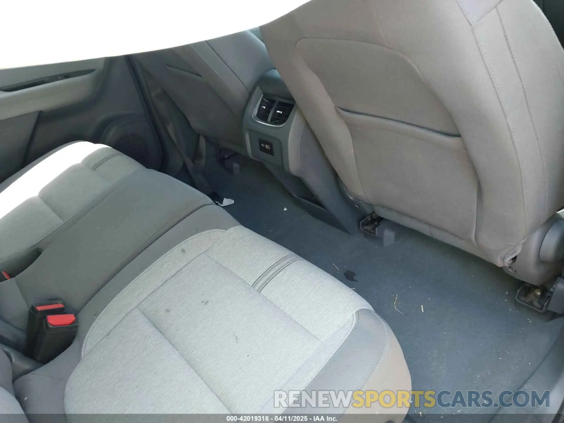 8 Фотография поврежденного автомобиля 3GNKBCRS3LS532906 CHEVROLET BLAZER 2020