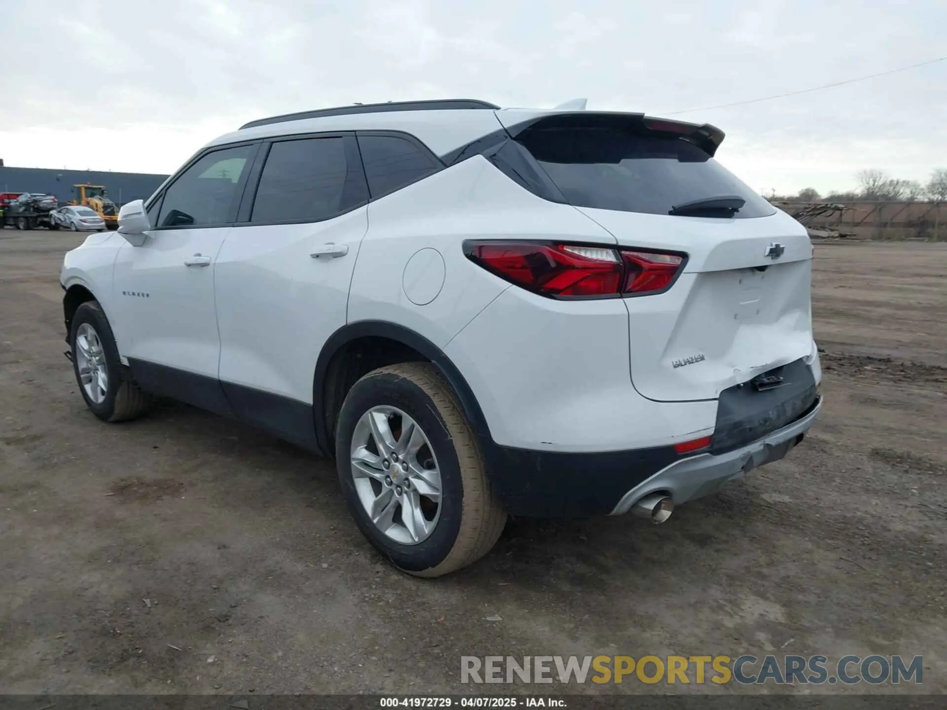 3 Фотография поврежденного автомобиля 3GNKBCRS3LS724004 CHEVROLET BLAZER 2020