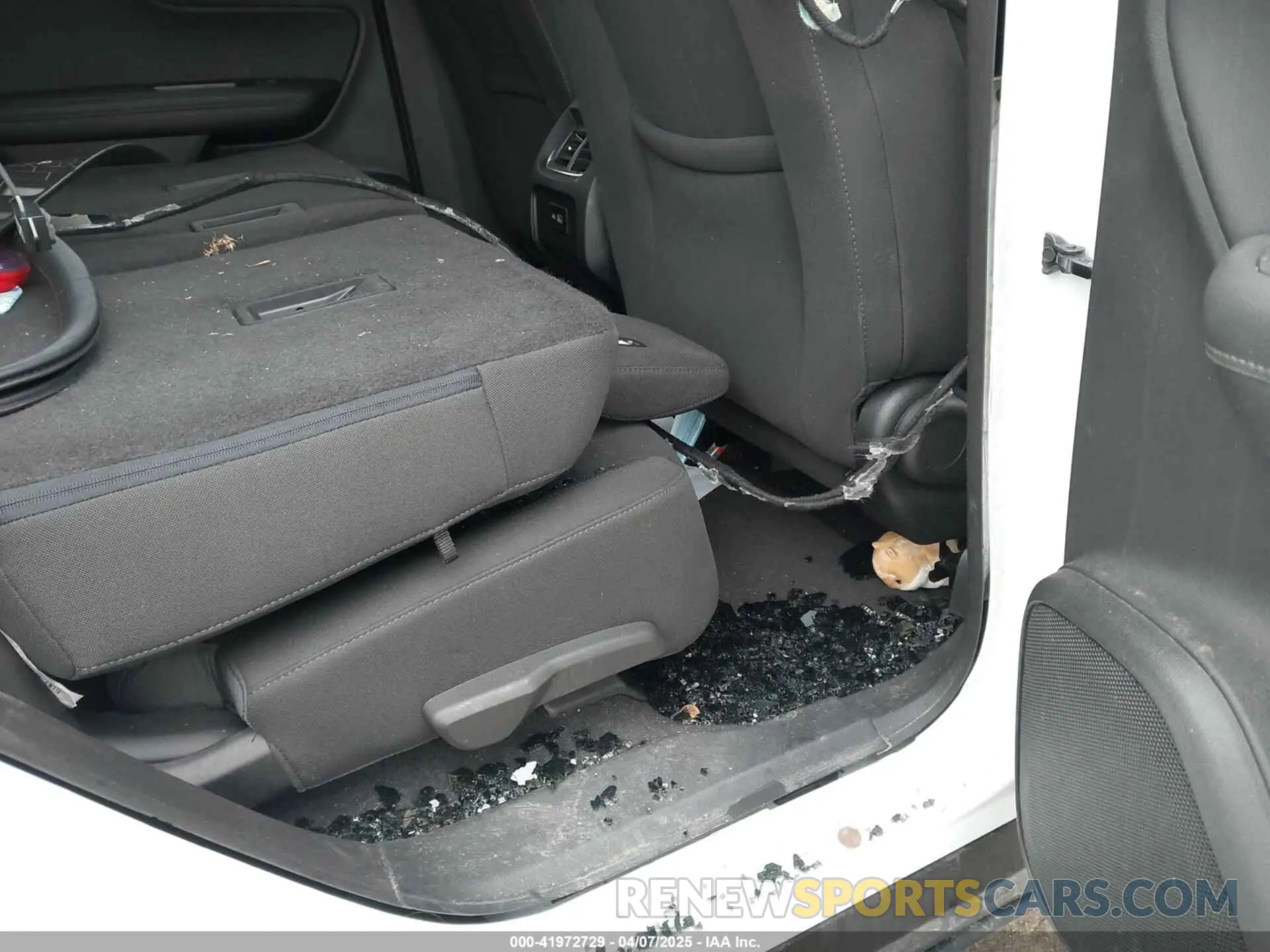 8 Фотография поврежденного автомобиля 3GNKBCRS3LS724004 CHEVROLET BLAZER 2020