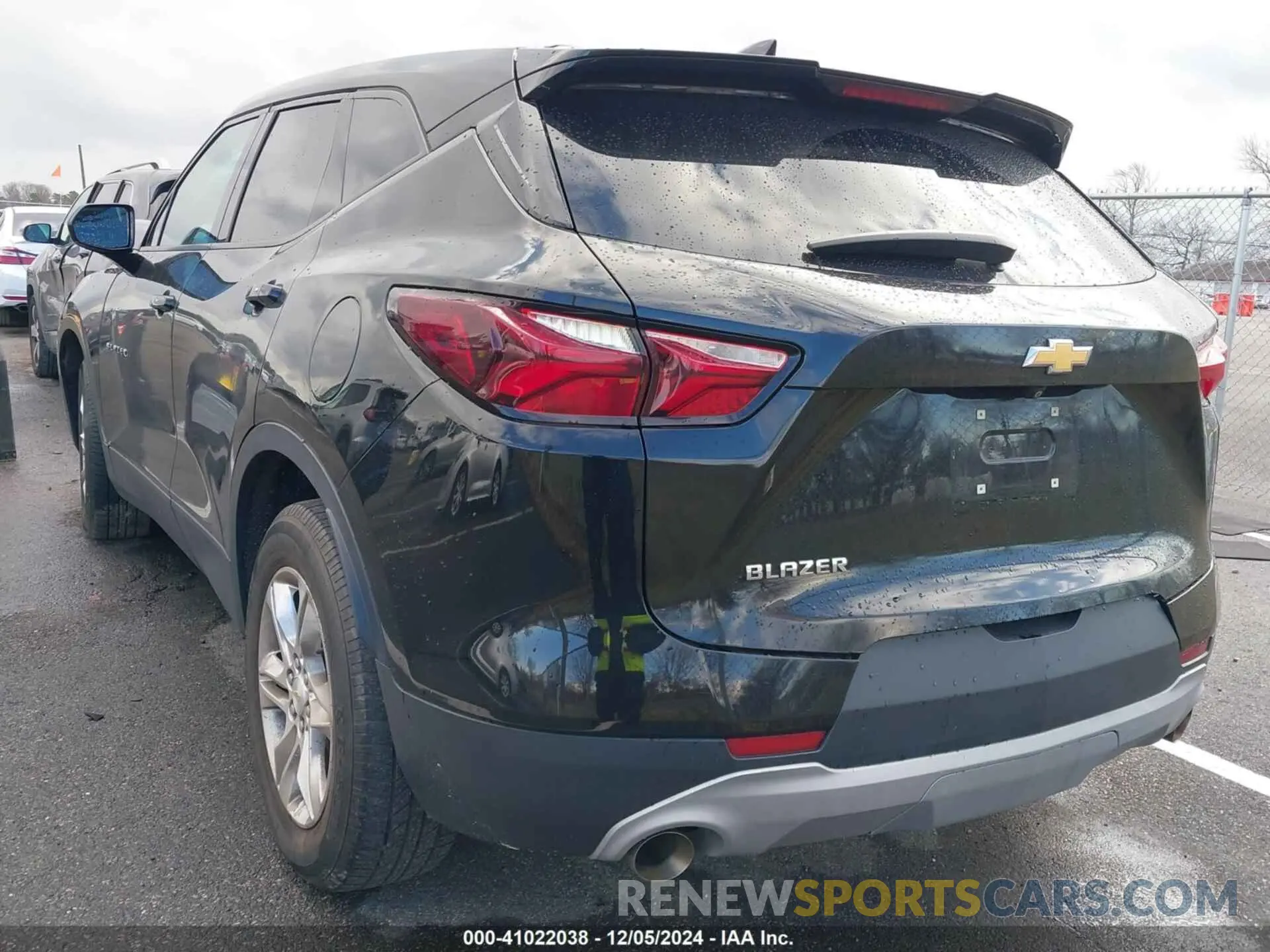 3 Фотография поврежденного автомобиля 3GNKBCRS5LS583789 CHEVROLET BLAZER 2020