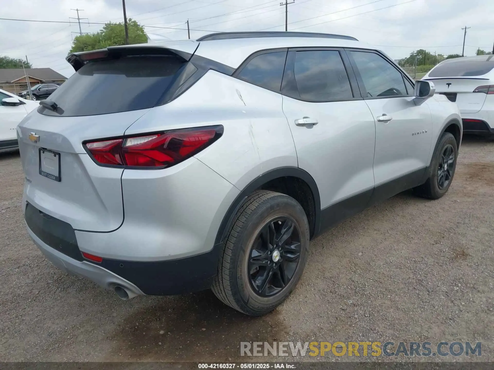 4 Photograph of a damaged car 3GNKBCRS5LS716986 CHEVROLET BLAZER 2020