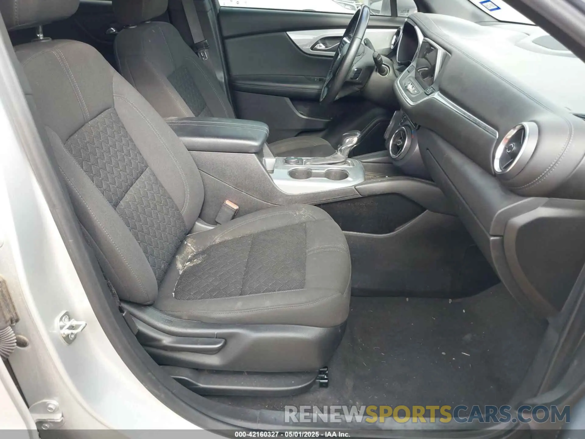 5 Photograph of a damaged car 3GNKBCRS5LS716986 CHEVROLET BLAZER 2020