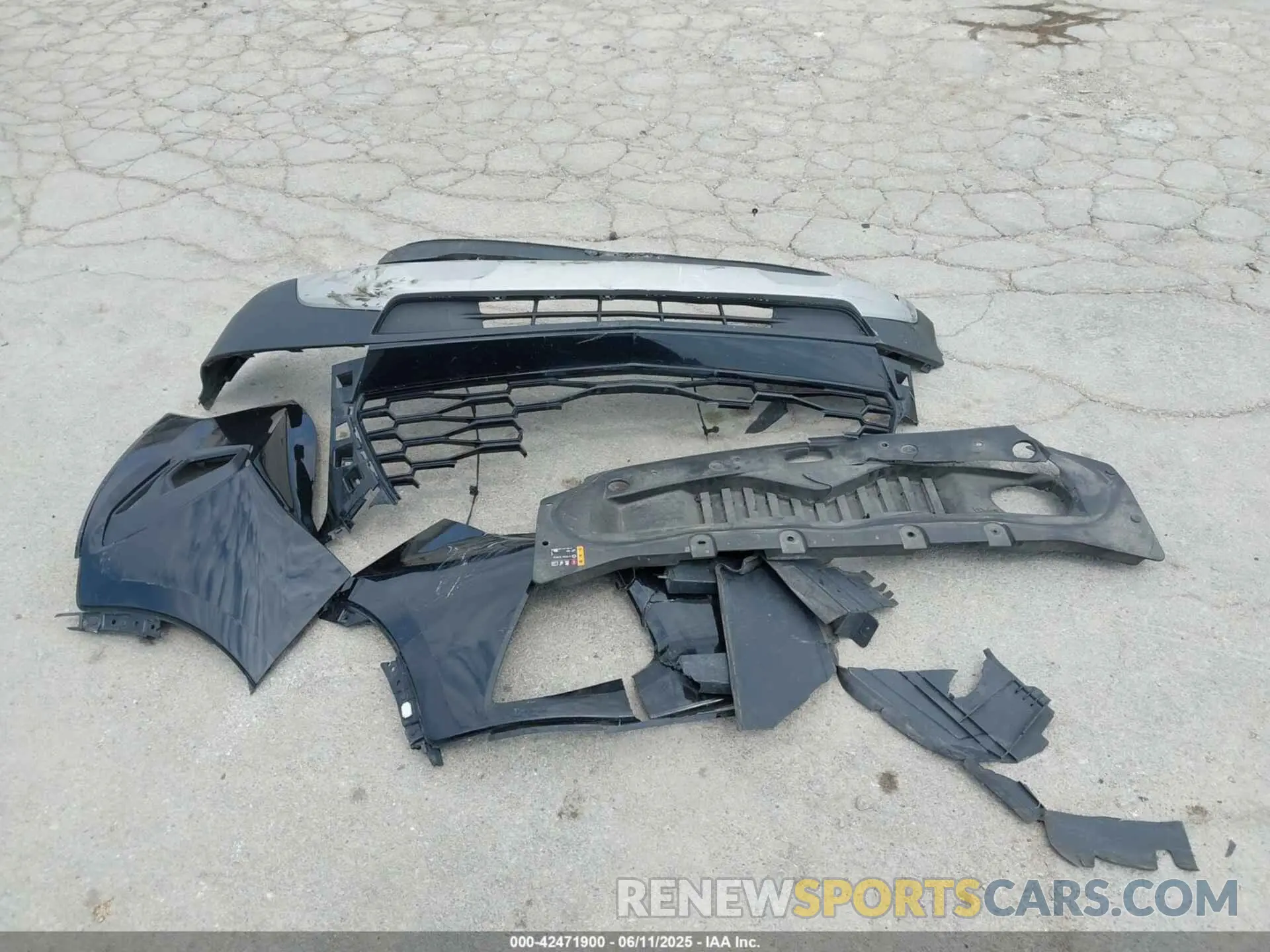 12 Photograph of a damaged car 3GNKBCRS6LS708752 CHEVROLET BLAZER 2020