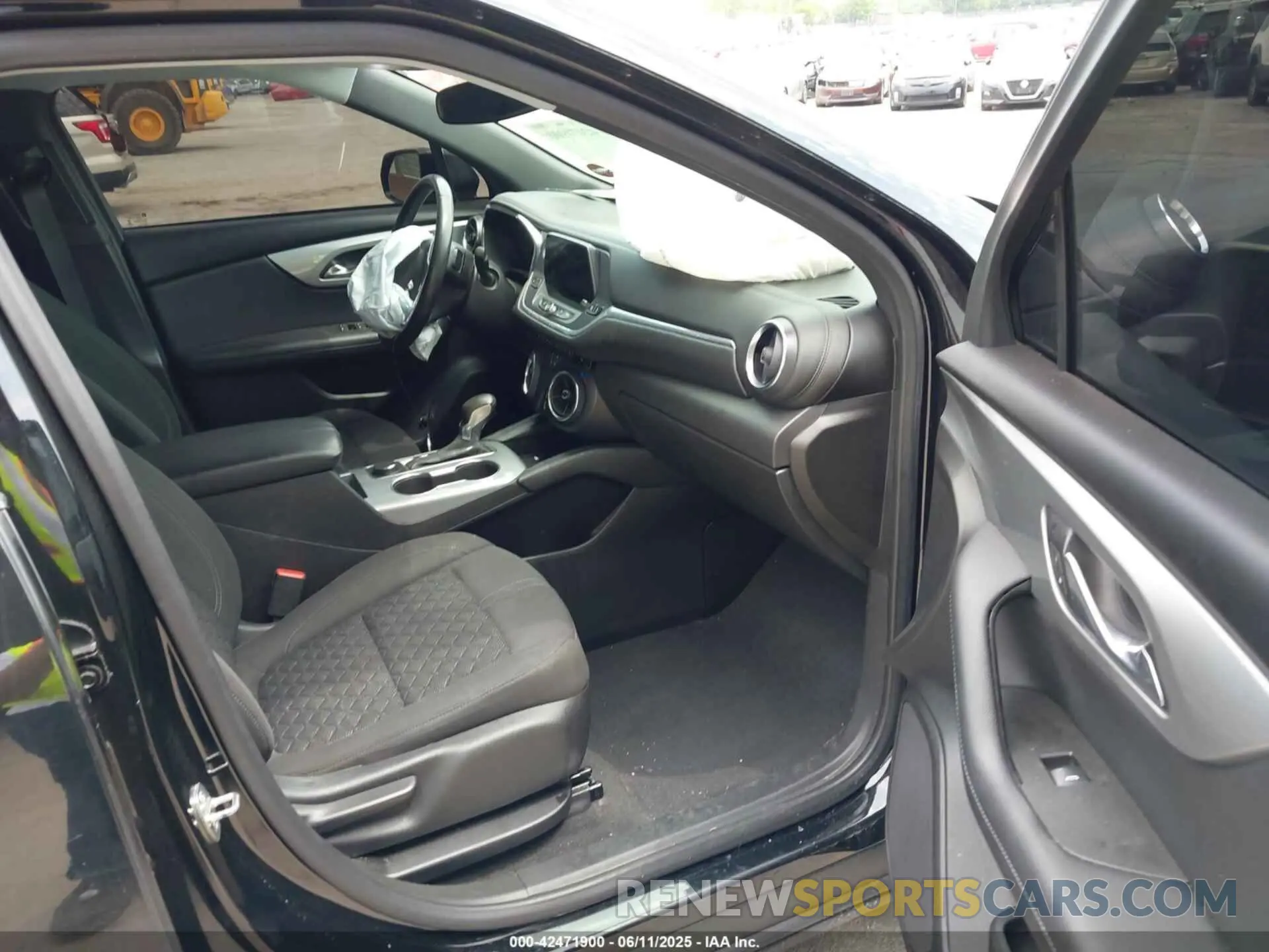 5 Photograph of a damaged car 3GNKBCRS6LS708752 CHEVROLET BLAZER 2020
