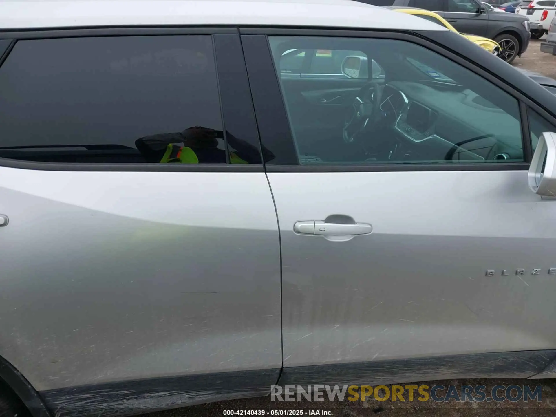 13 Photograph of a damaged car 3GNKBCRSXLS570066 CHEVROLET BLAZER 2020