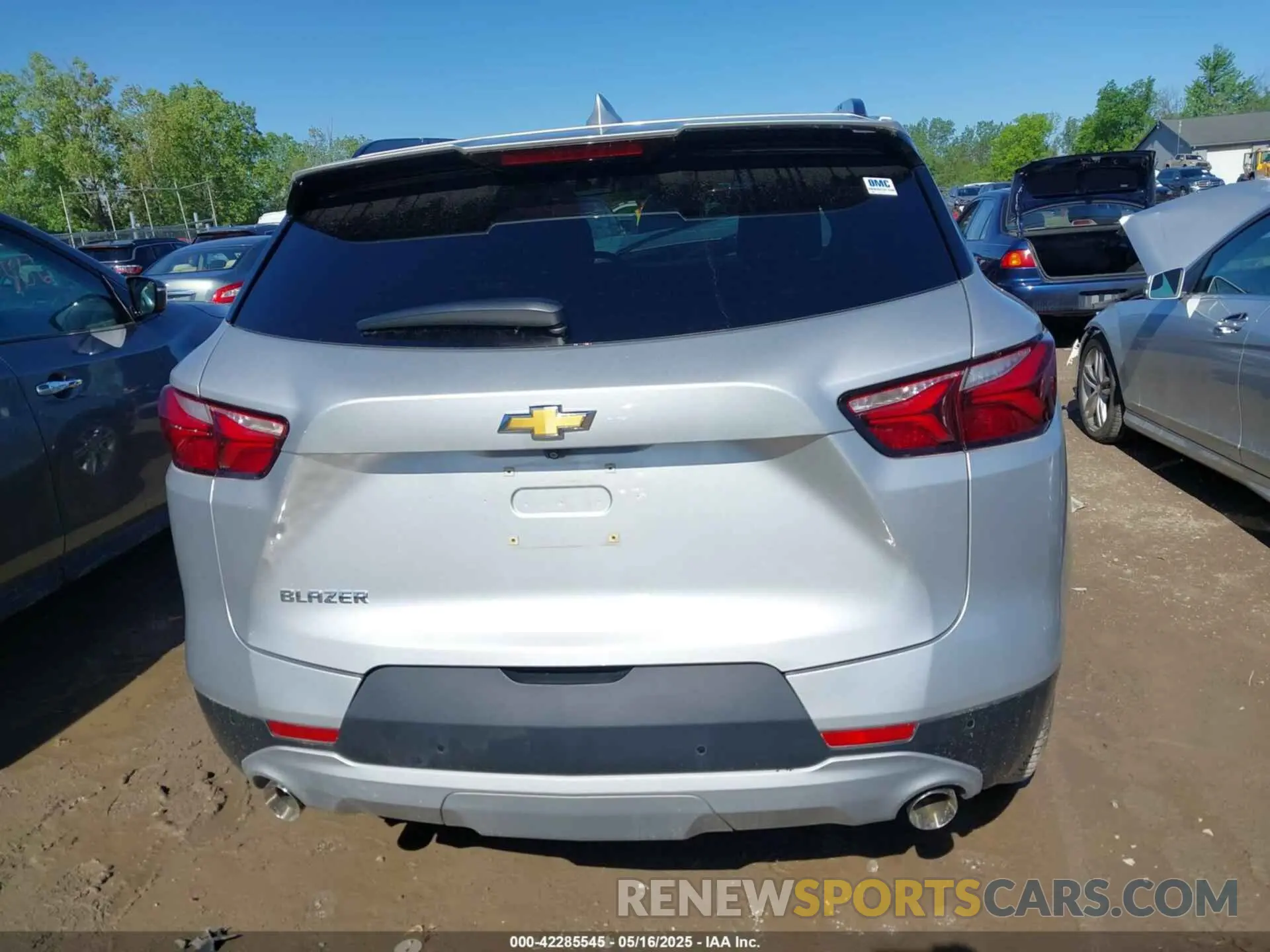 16 Photograph of a damaged car 3GNKBCRSXLS698873 CHEVROLET BLAZER 2020
