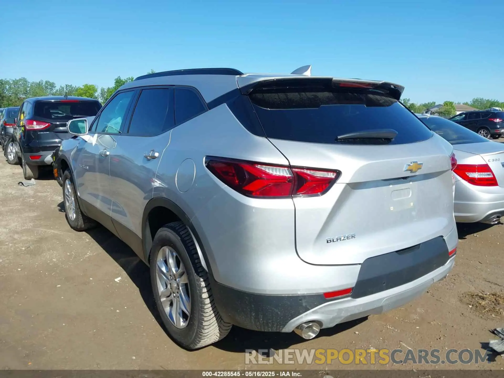 3 Photograph of a damaged car 3GNKBCRSXLS698873 CHEVROLET BLAZER 2020