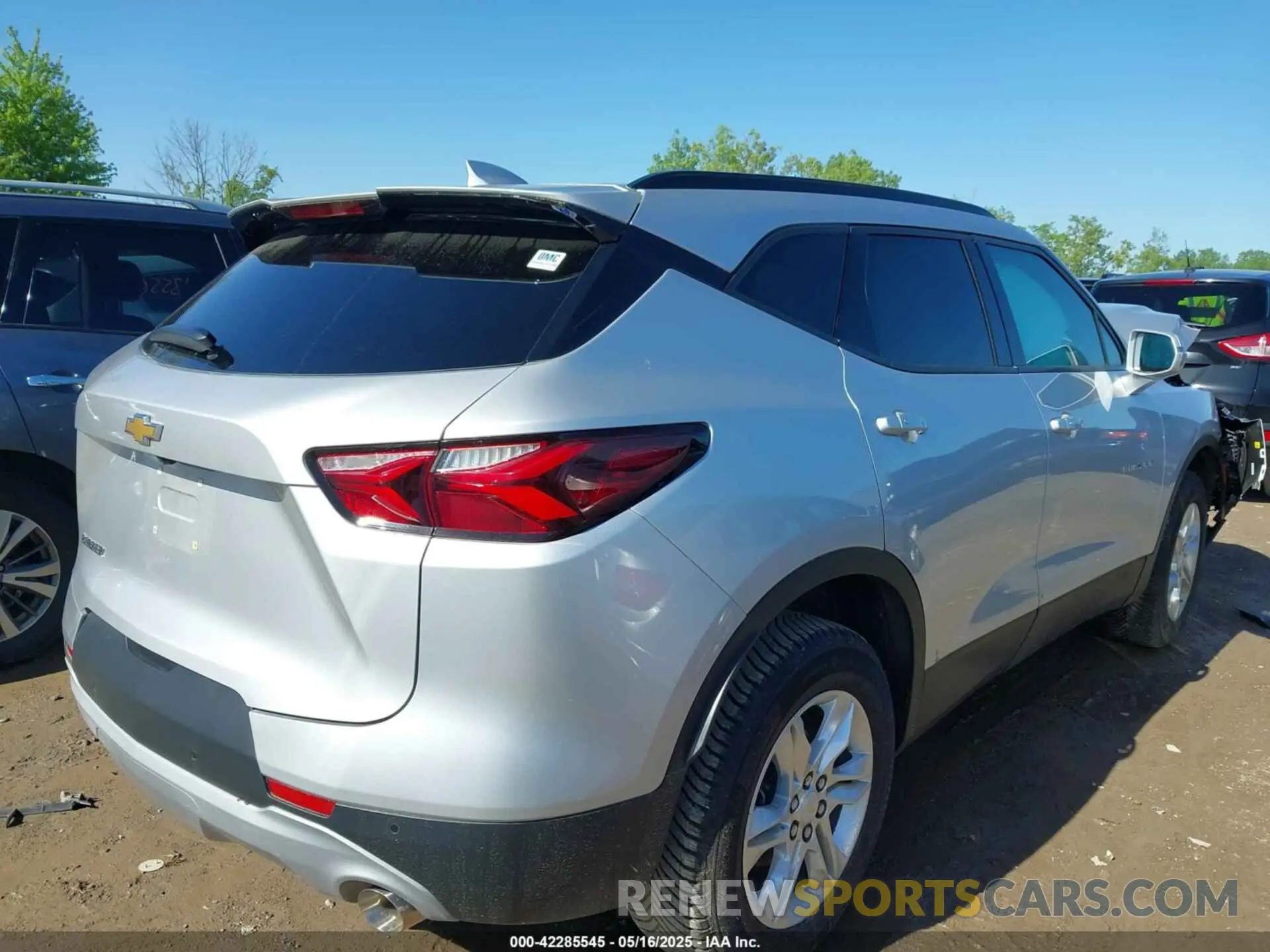 4 Photograph of a damaged car 3GNKBCRSXLS698873 CHEVROLET BLAZER 2020
