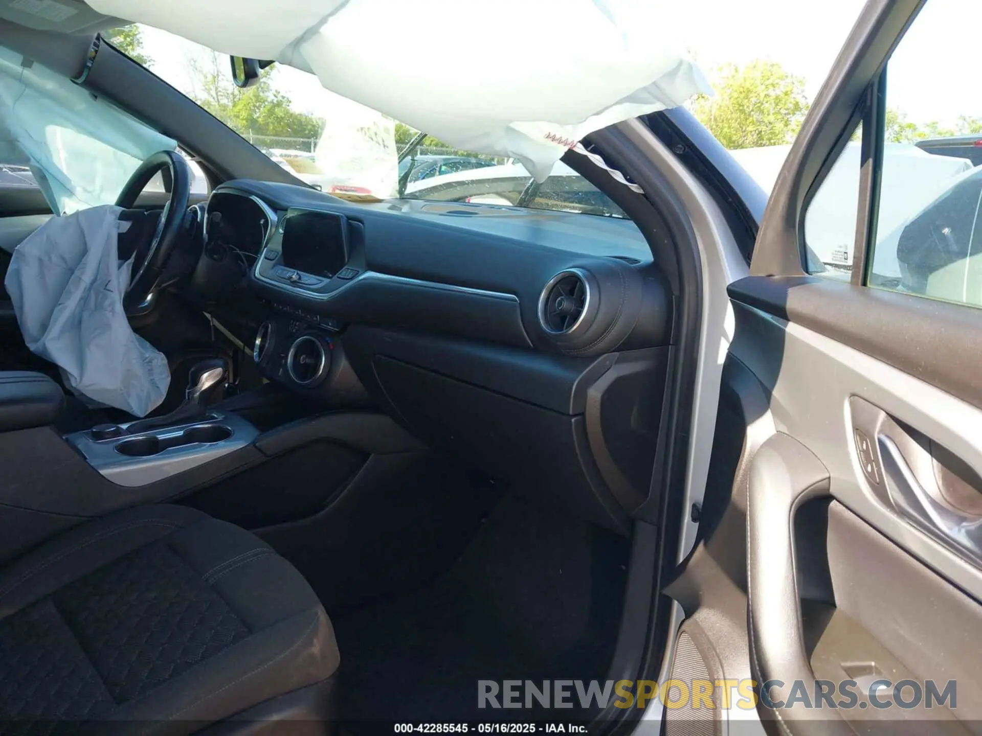5 Photograph of a damaged car 3GNKBCRSXLS698873 CHEVROLET BLAZER 2020