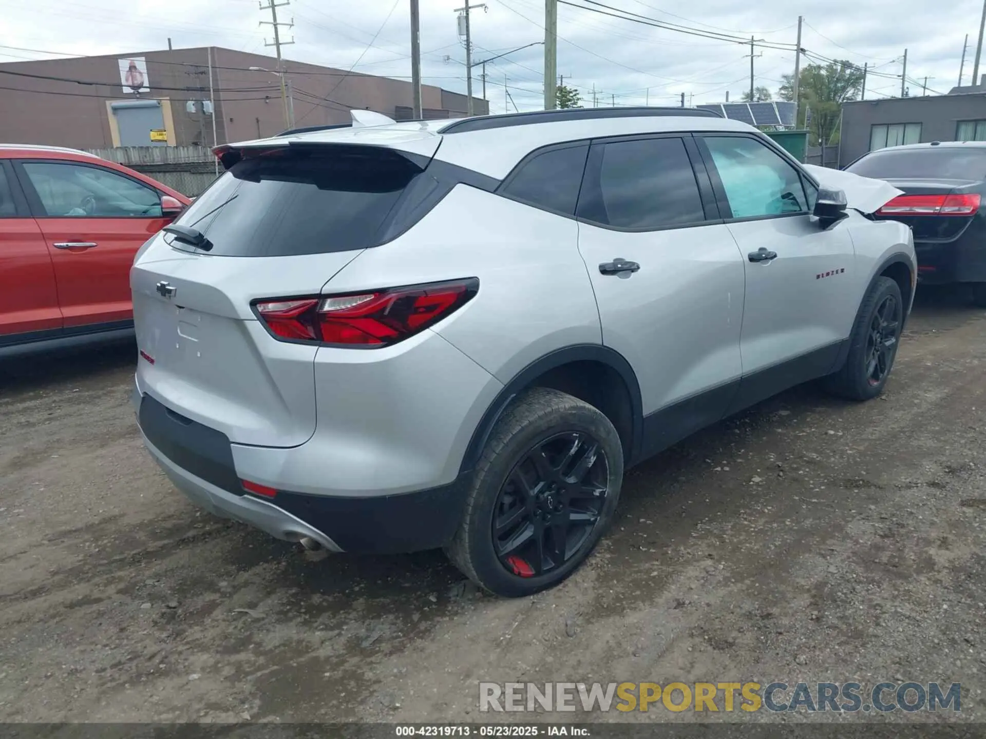 4 Photograph of a damaged car 3GNKBDRS9LS607288 CHEVROLET BLAZER 2020