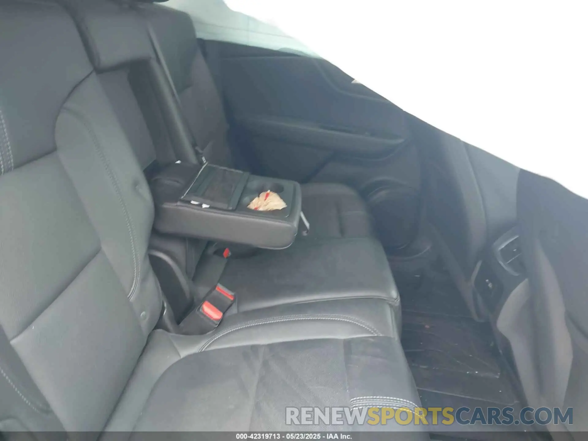 8 Photograph of a damaged car 3GNKBDRS9LS607288 CHEVROLET BLAZER 2020