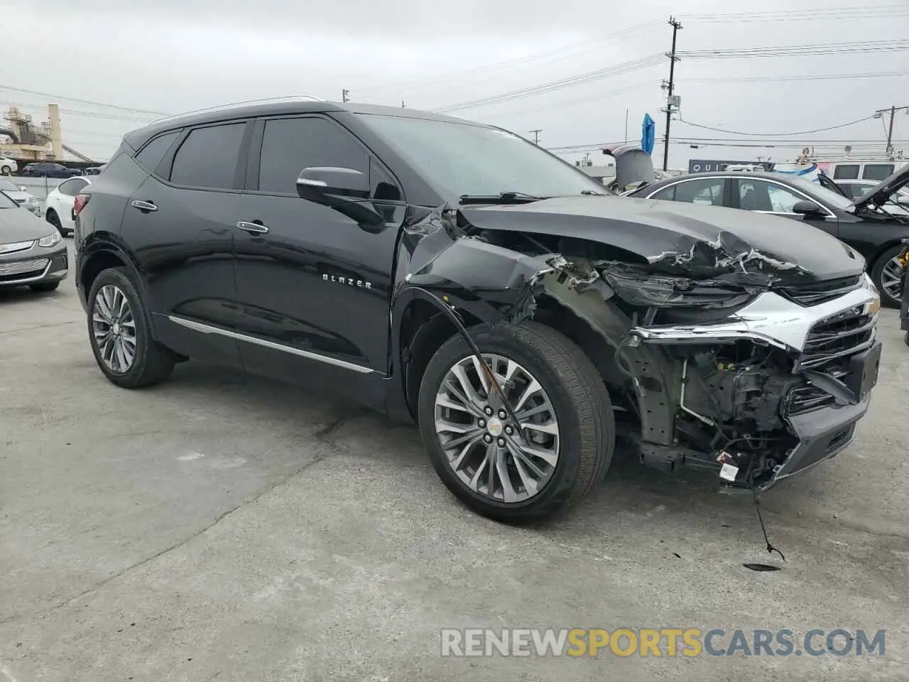 4 Photograph of a damaged car 3GNKBFRS6LS557834 CHEVROLET BLAZER 2020