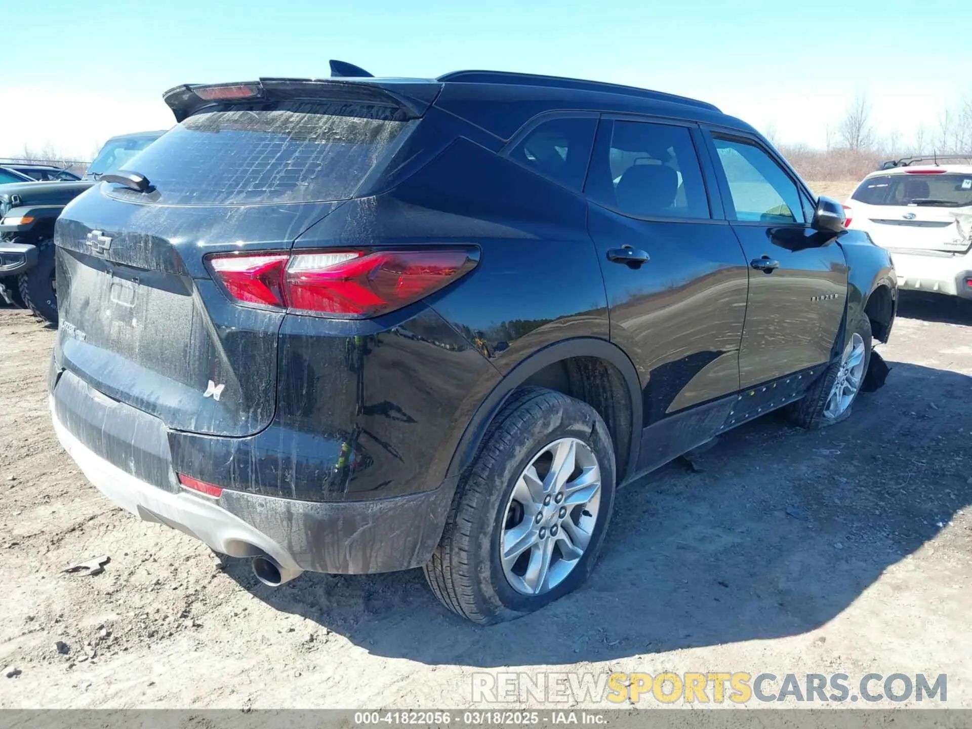 4 Photograph of a damaged car 3GNKBHR45LS722561 CHEVROLET BLAZER 2020