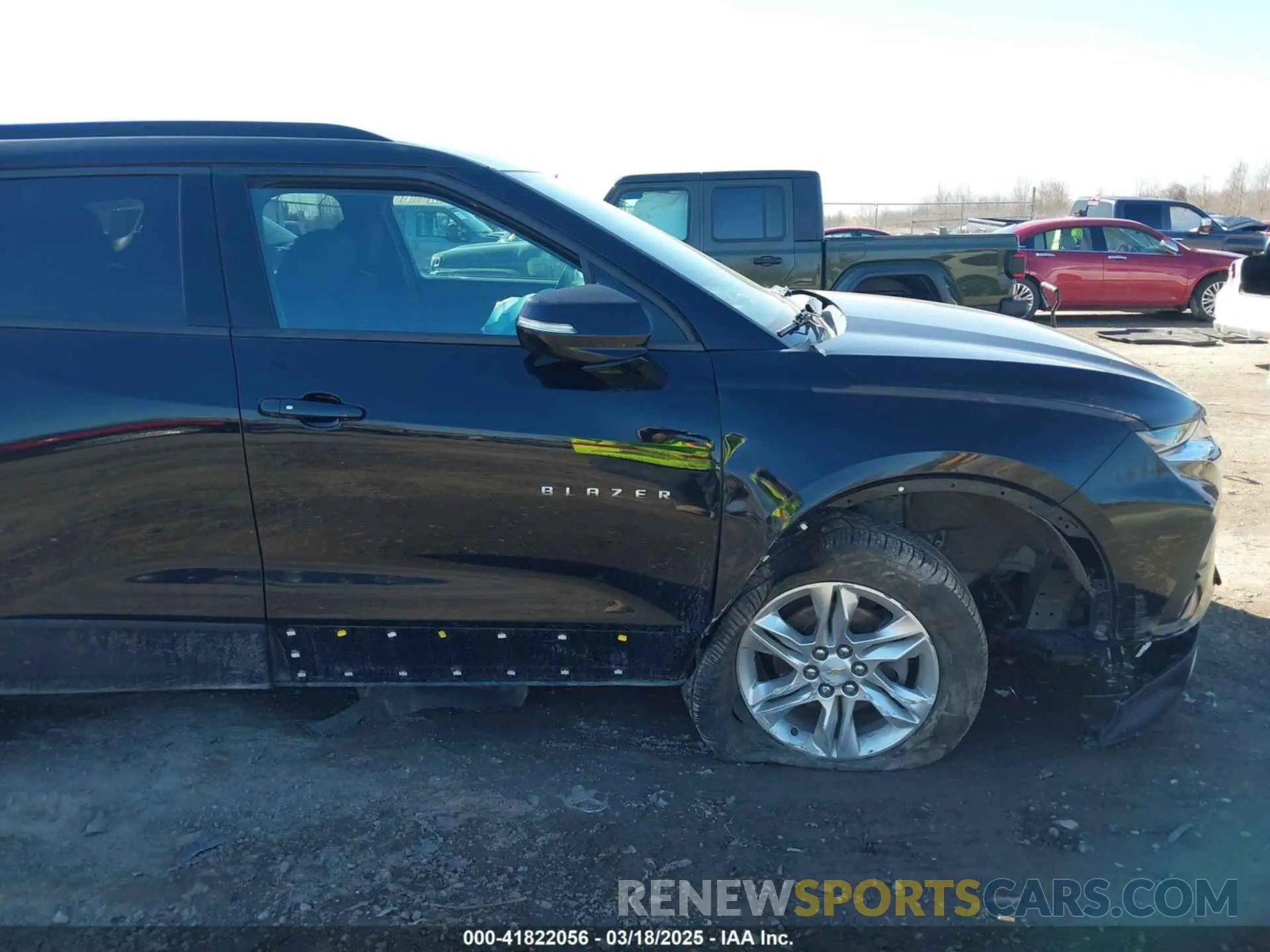 6 Photograph of a damaged car 3GNKBHR45LS722561 CHEVROLET BLAZER 2020