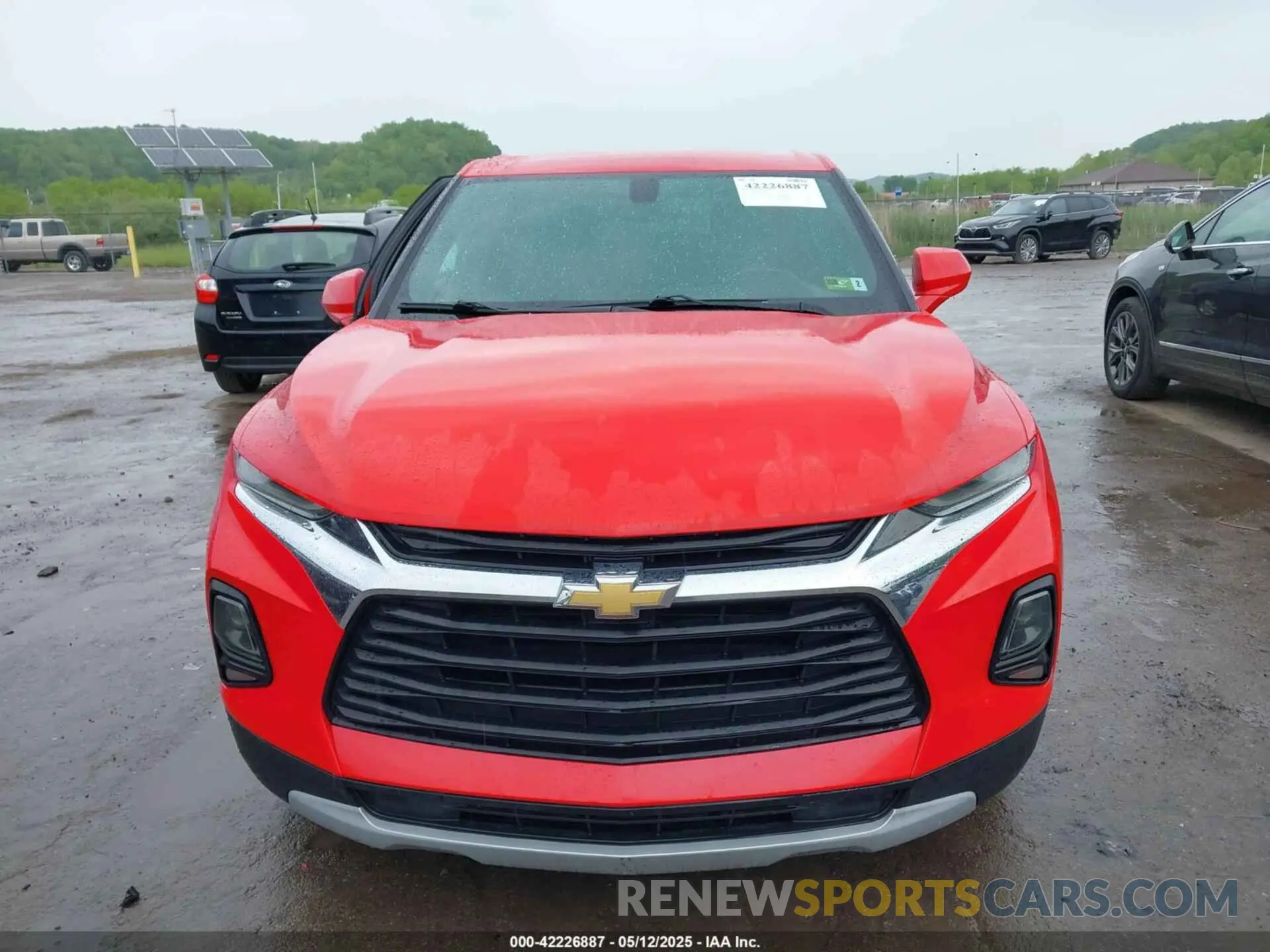 13 Photograph of a damaged car 3GNKBHR46LS669529 CHEVROLET BLAZER 2020