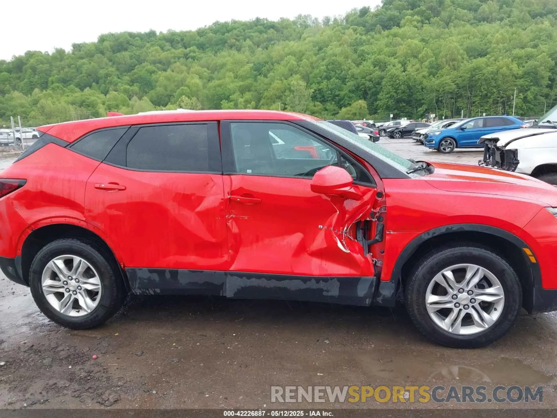 14 Photograph of a damaged car 3GNKBHR46LS669529 CHEVROLET BLAZER 2020