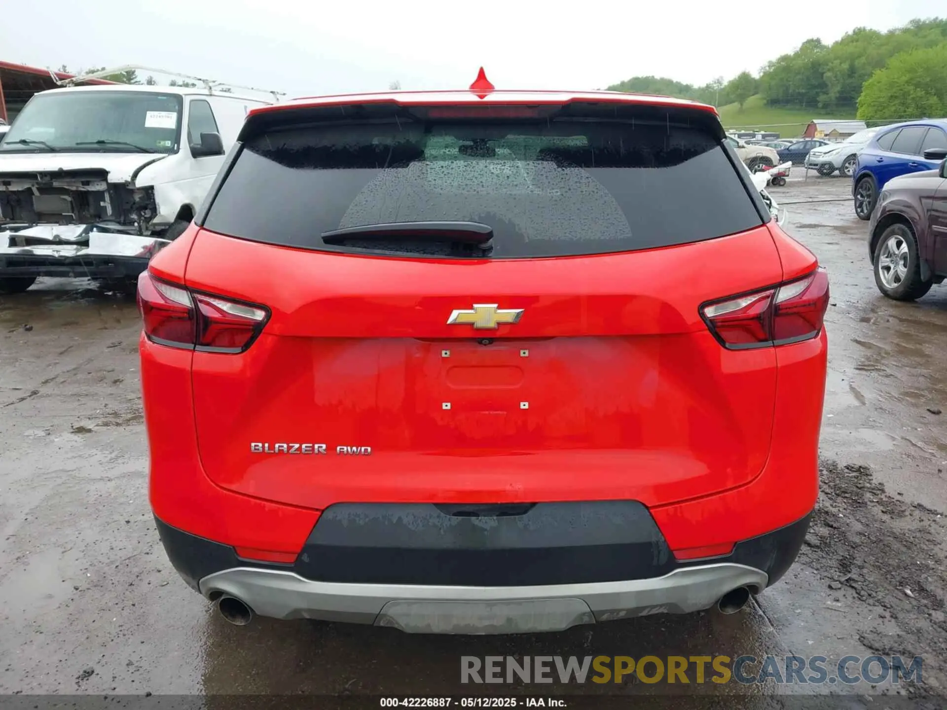17 Photograph of a damaged car 3GNKBHR46LS669529 CHEVROLET BLAZER 2020