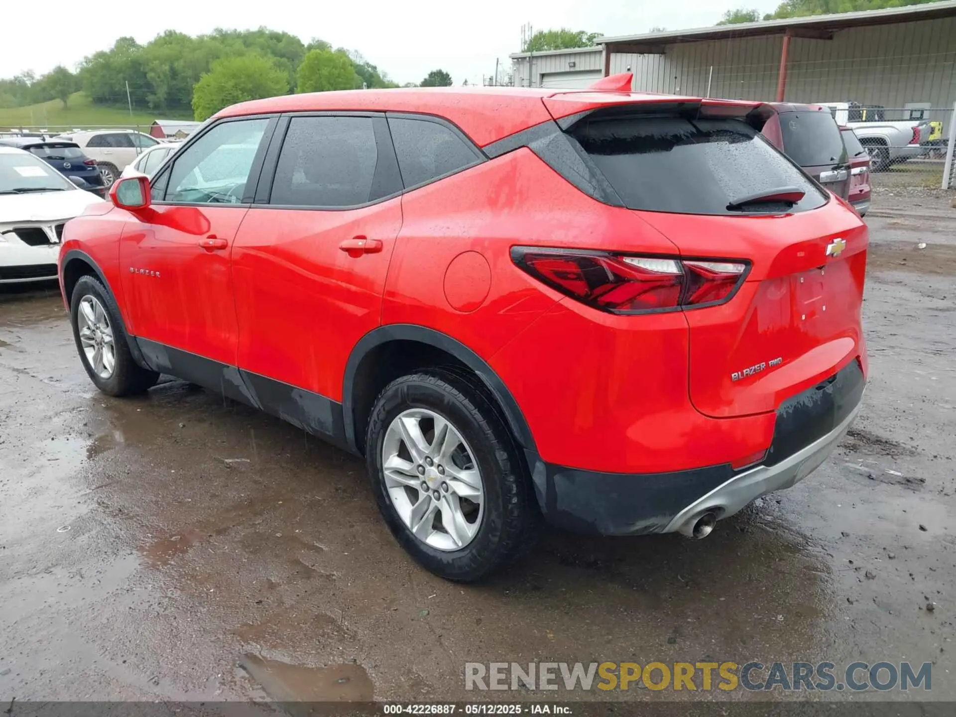 3 Photograph of a damaged car 3GNKBHR46LS669529 CHEVROLET BLAZER 2020