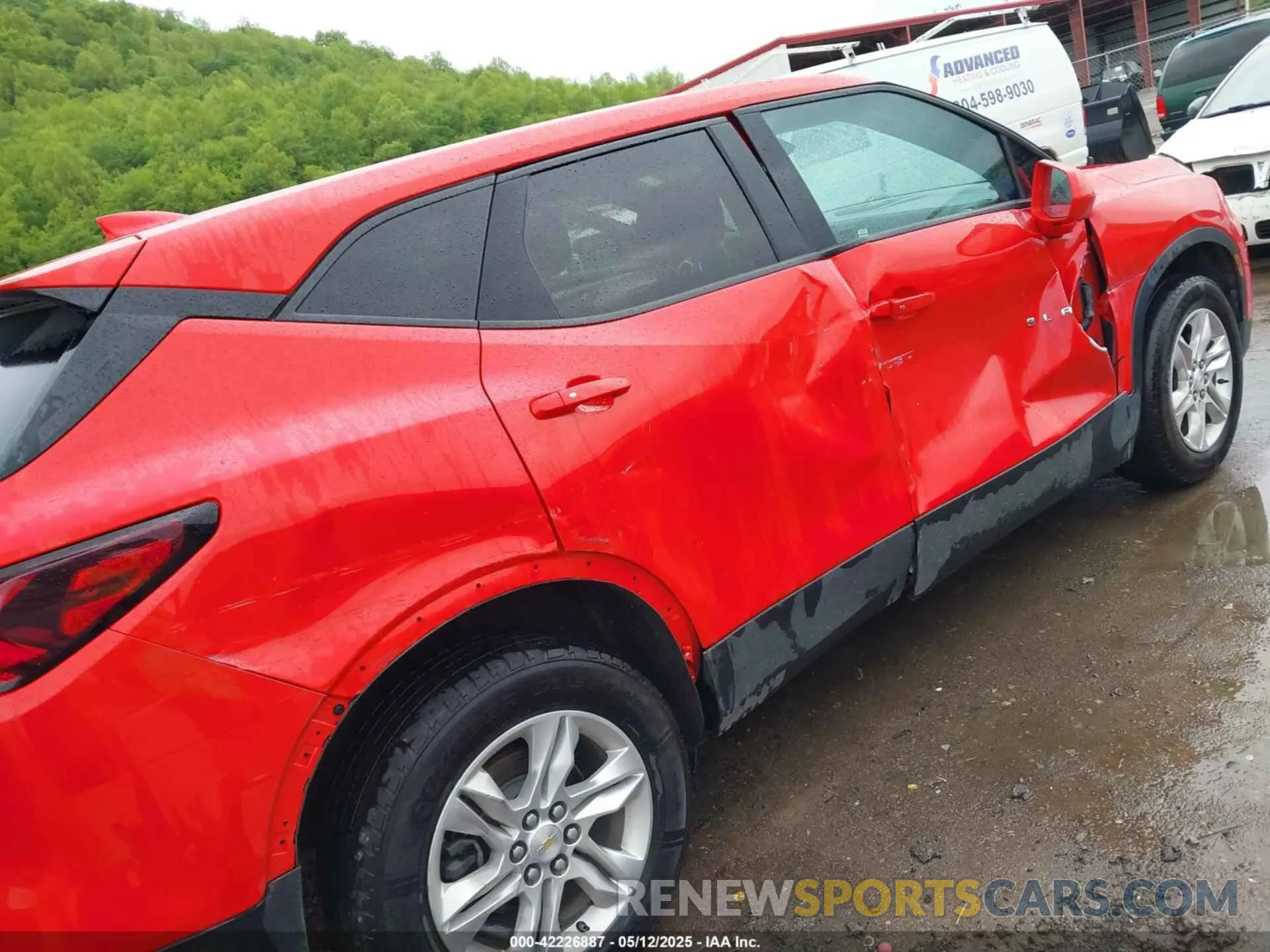 6 Photograph of a damaged car 3GNKBHR46LS669529 CHEVROLET BLAZER 2020