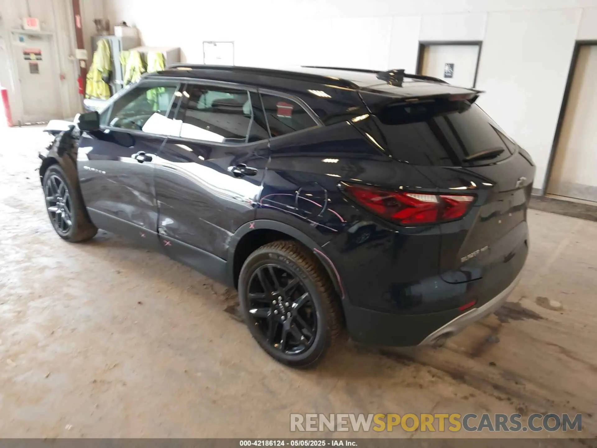 3 Photograph of a damaged car 3GNKBHRS0LS531984 CHEVROLET BLAZER 2020