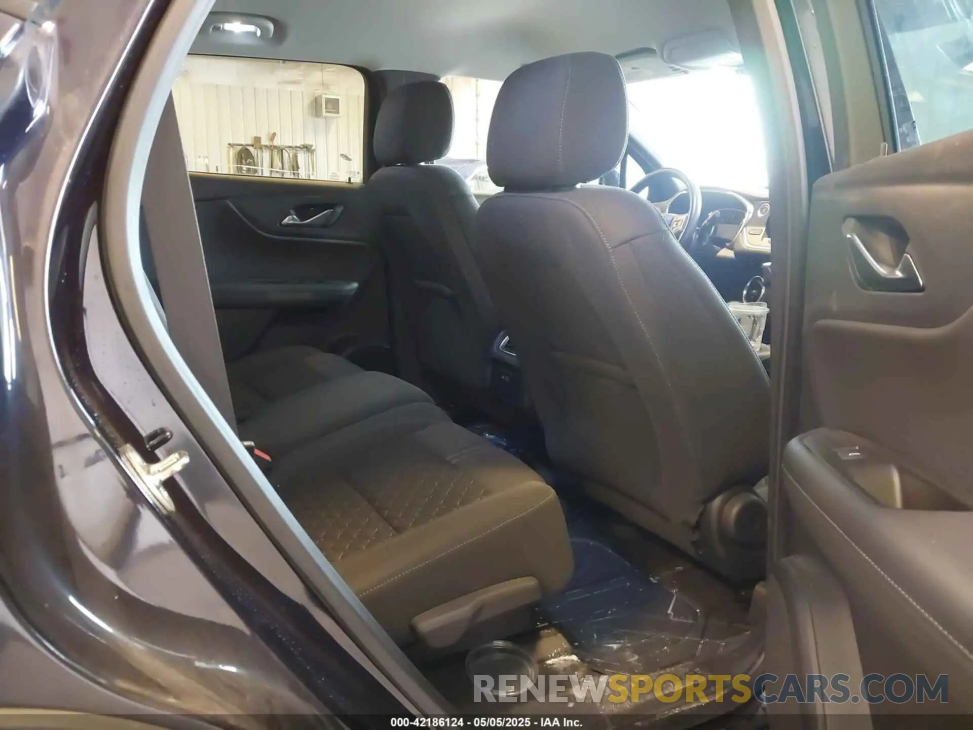 8 Photograph of a damaged car 3GNKBHRS0LS531984 CHEVROLET BLAZER 2020
