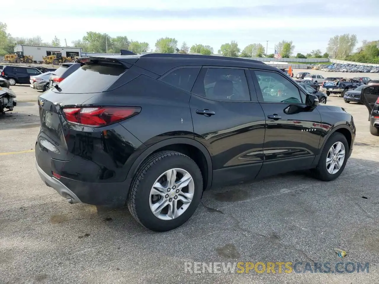 3 Photograph of a damaged car 3GNKBHRS1LS592633 CHEVROLET BLAZER 2020