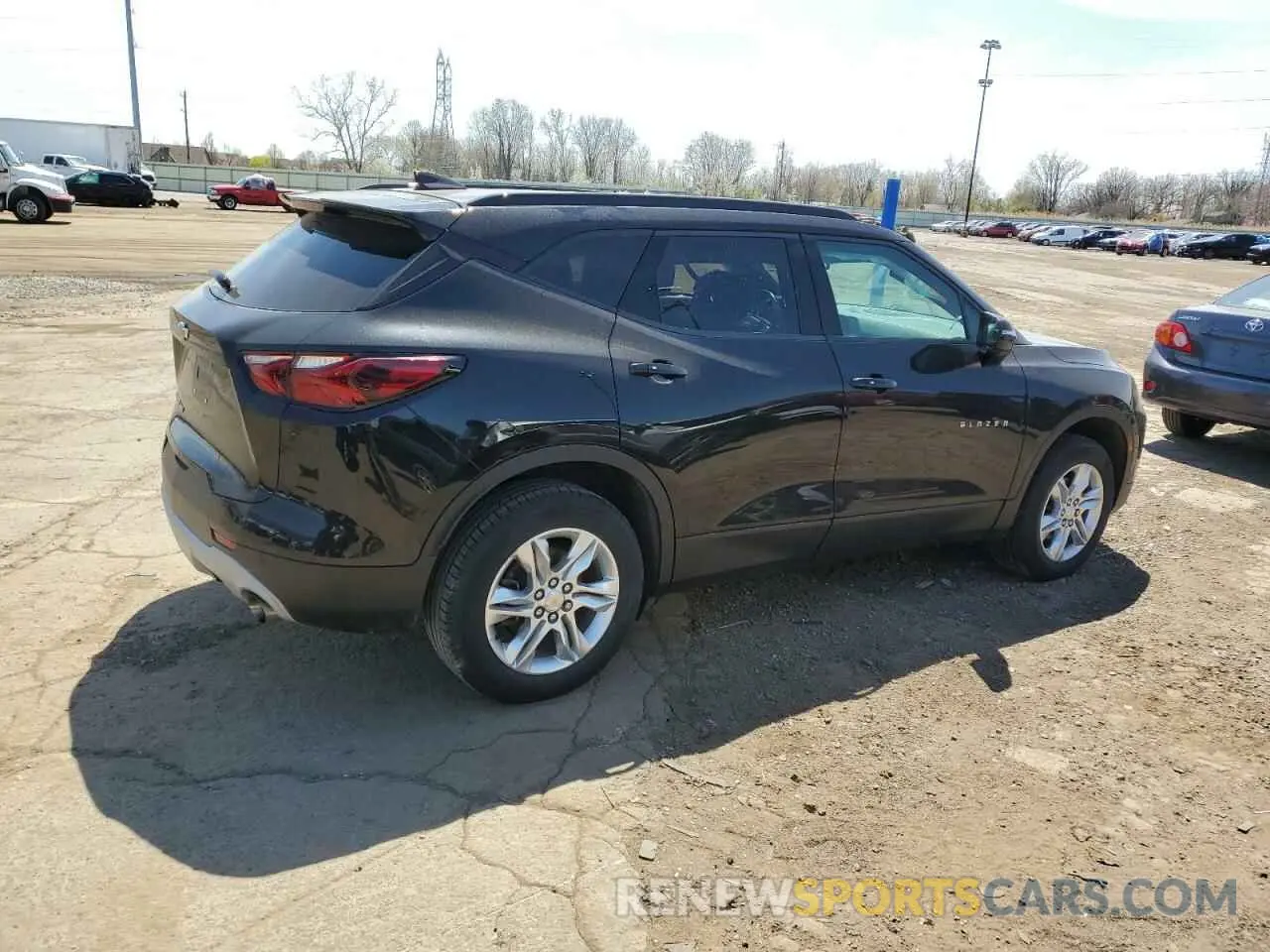 3 Photograph of a damaged car 3GNKBHRS2LS657232 CHEVROLET BLAZER 2020