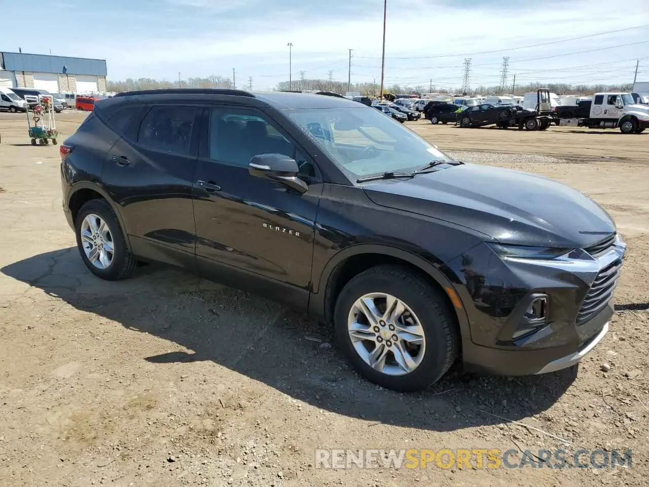 4 Photograph of a damaged car 3GNKBHRS2LS657232 CHEVROLET BLAZER 2020