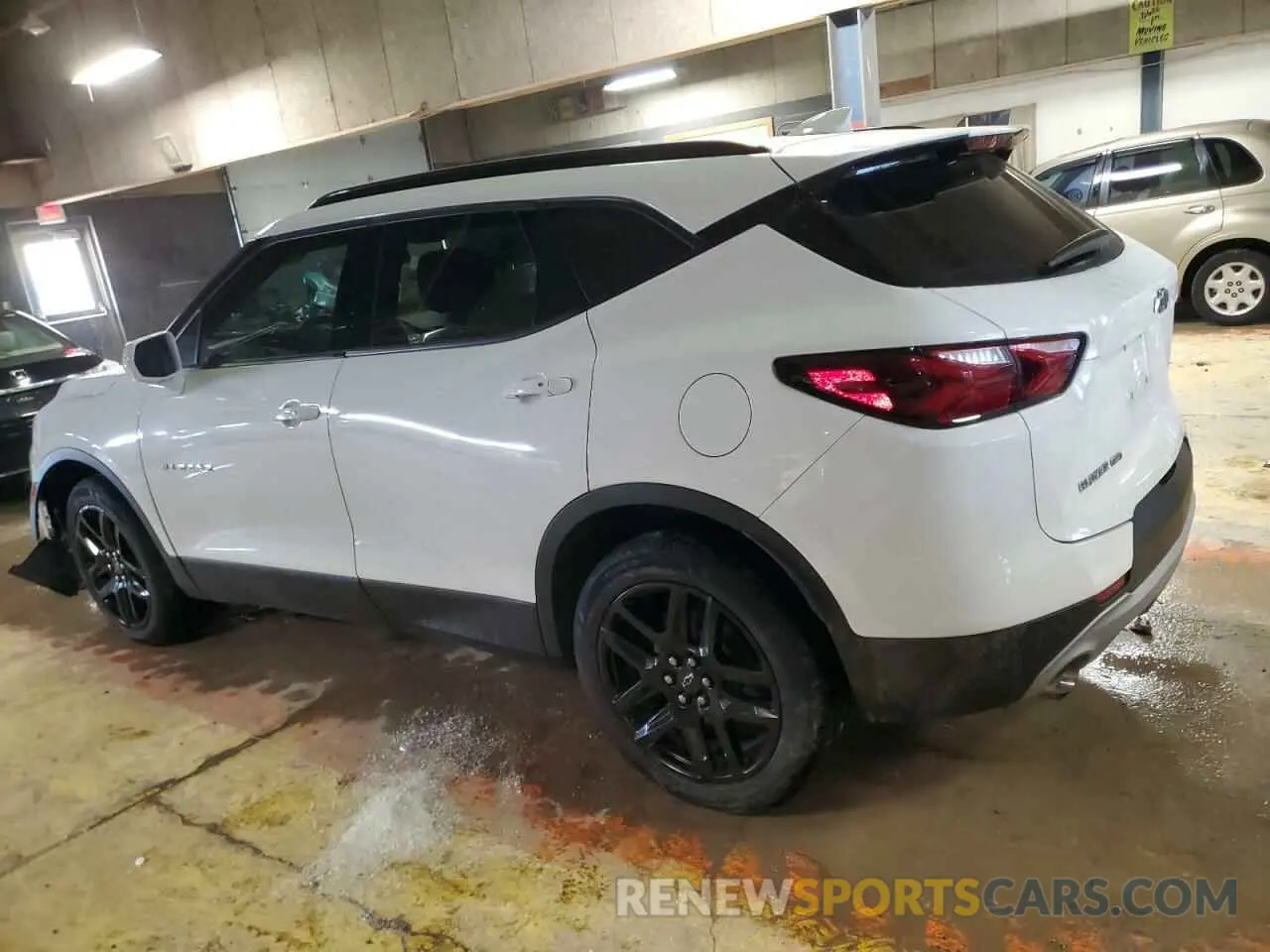2 Фотография поврежденного автомобиля 3GNKBHRS6LS560969 CHEVROLET BLAZER 2020